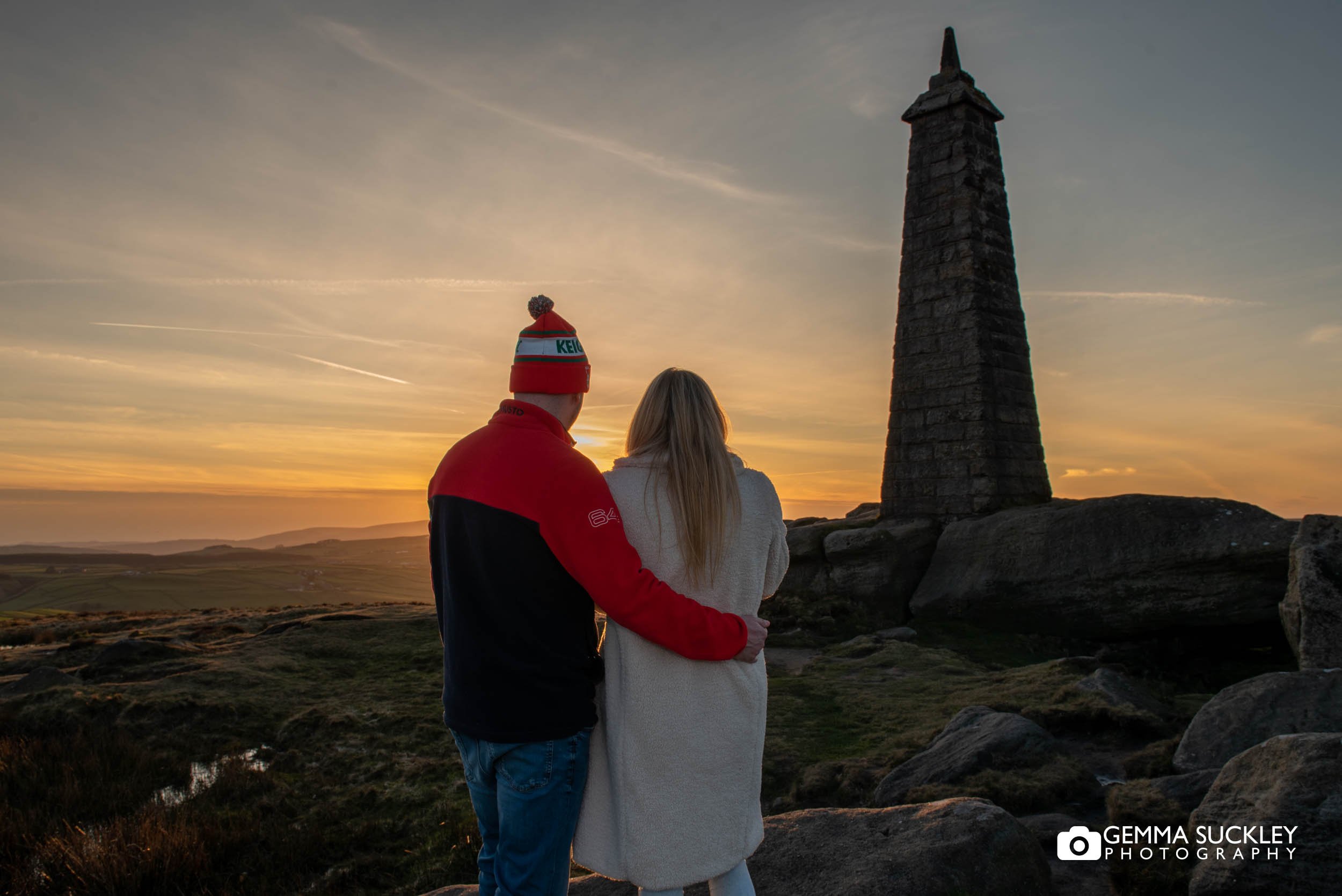 cowling-pinnacle-sunset-engagement-photography.jpg
