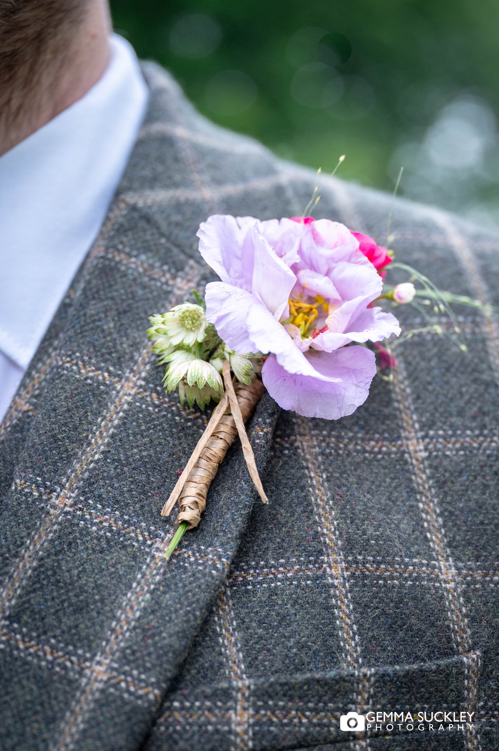 groom's button hole flower