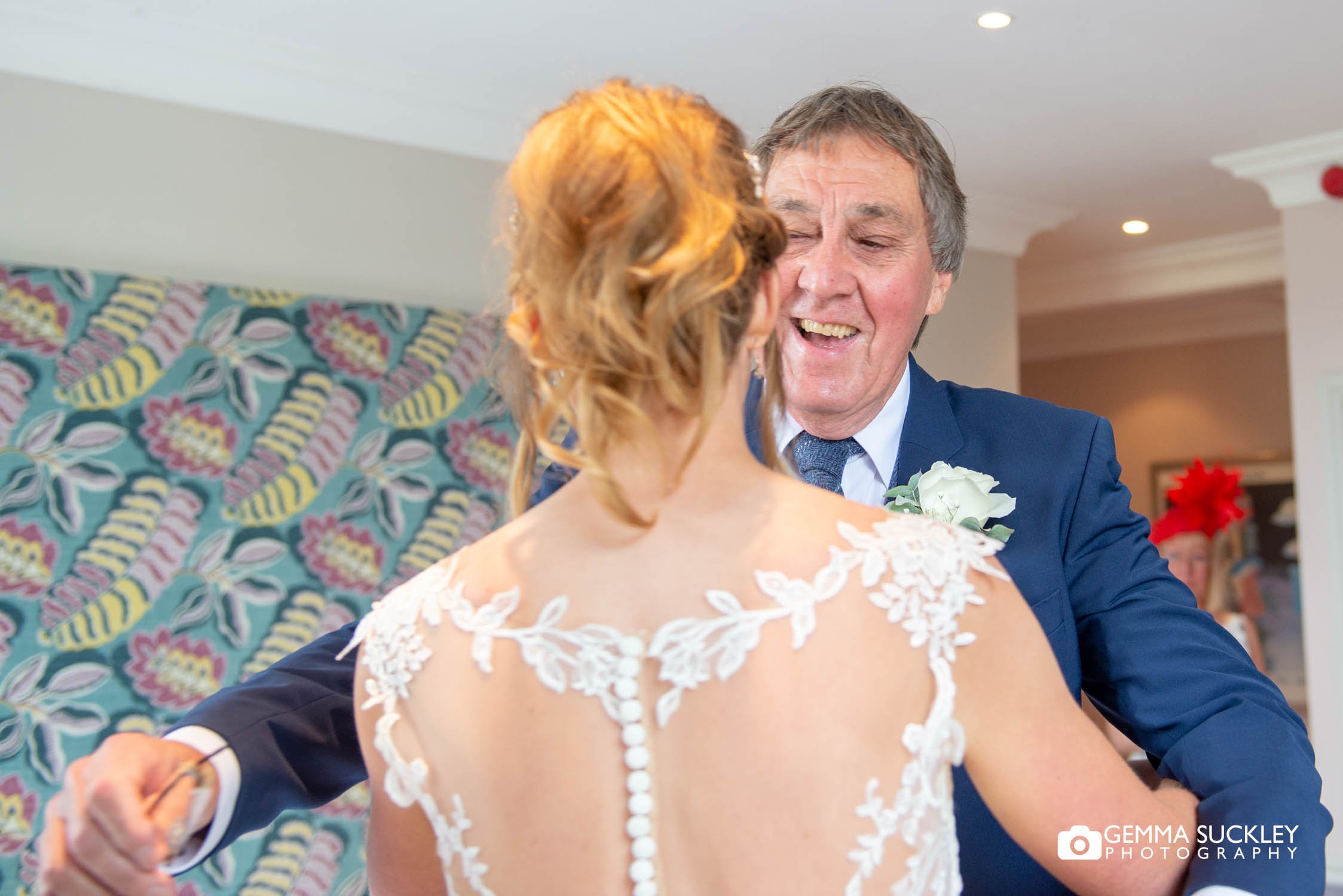 father of the bride hugging hid daughter on the morning of the wedding