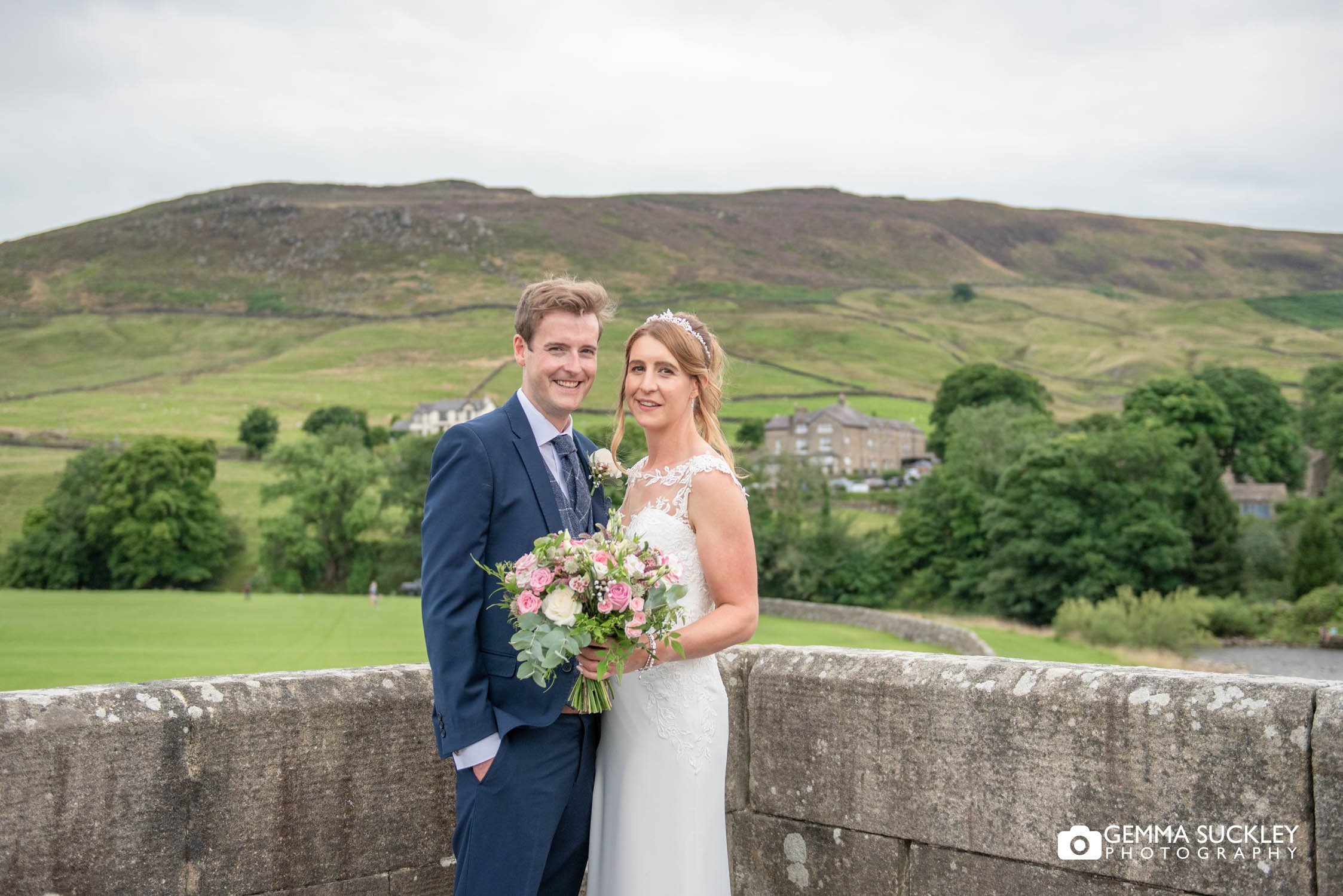 newly weds on burnsall bridge