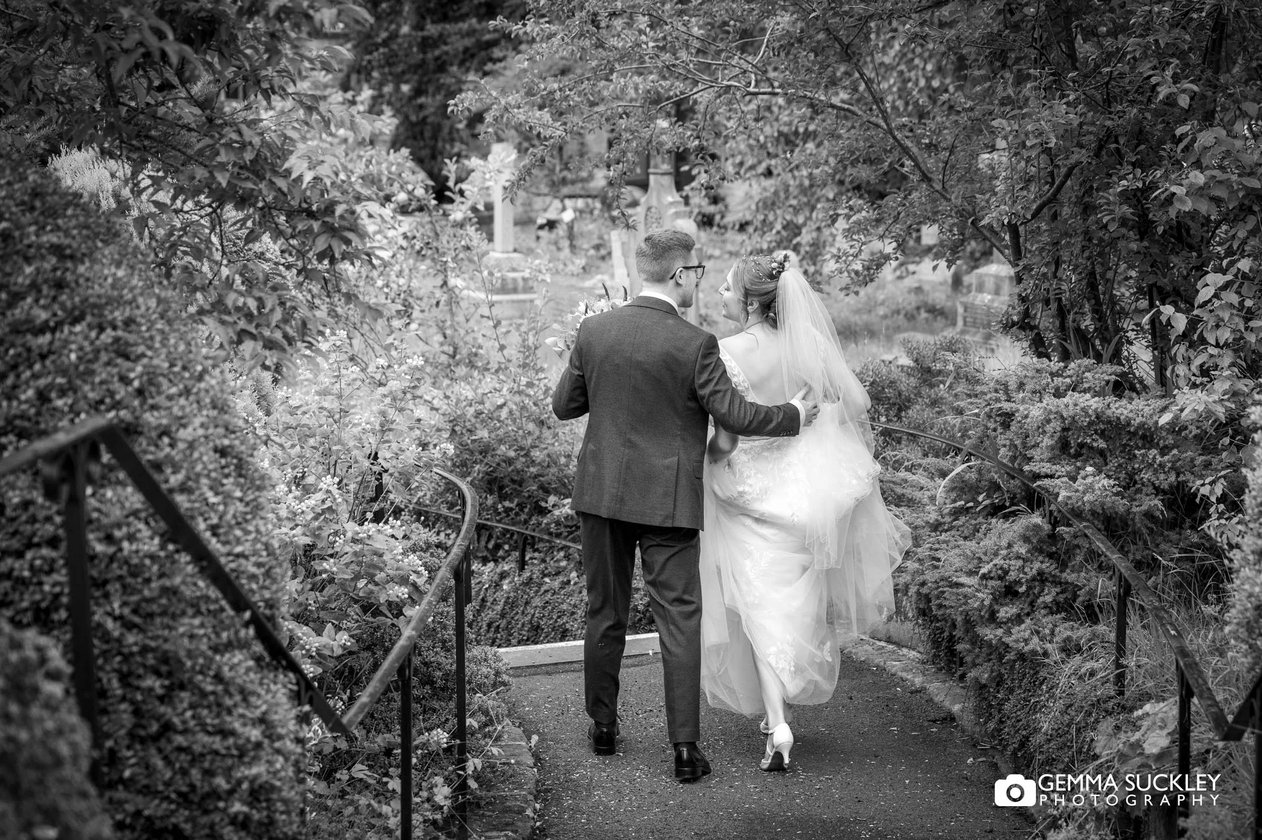 the-old-barn-wedding-photography-48.jpg