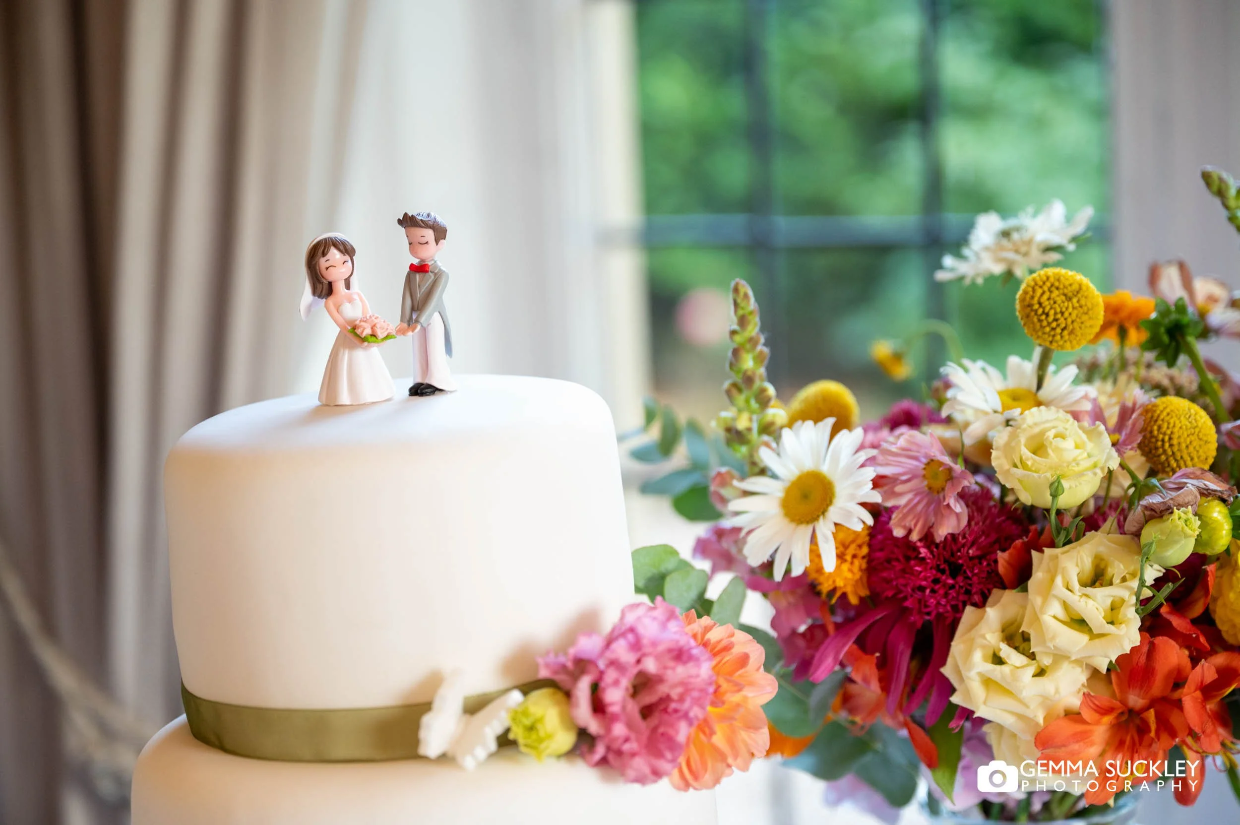 wedding cake and bouquet
