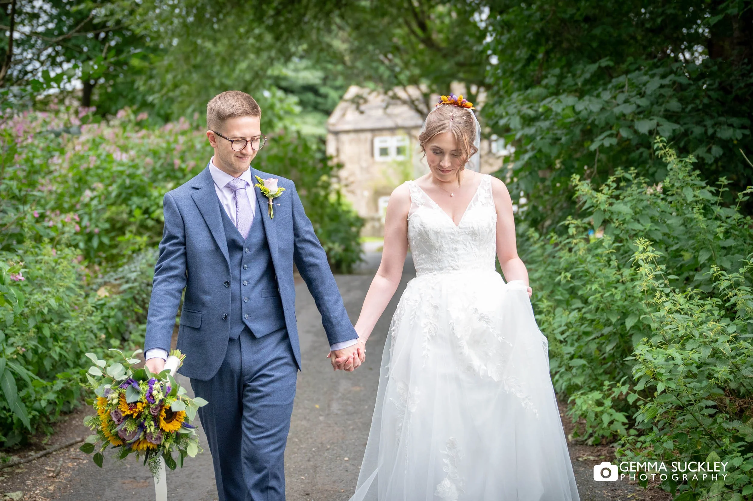 Just married couple walking at the old barn at escolt