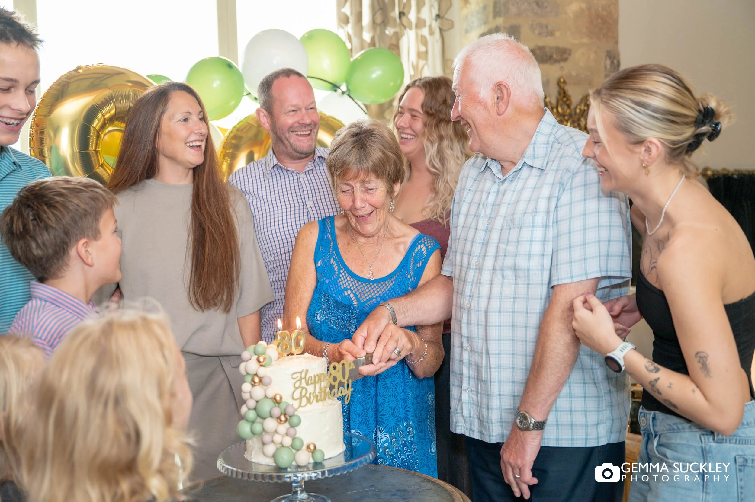 80th birthday celebration cutting the cake