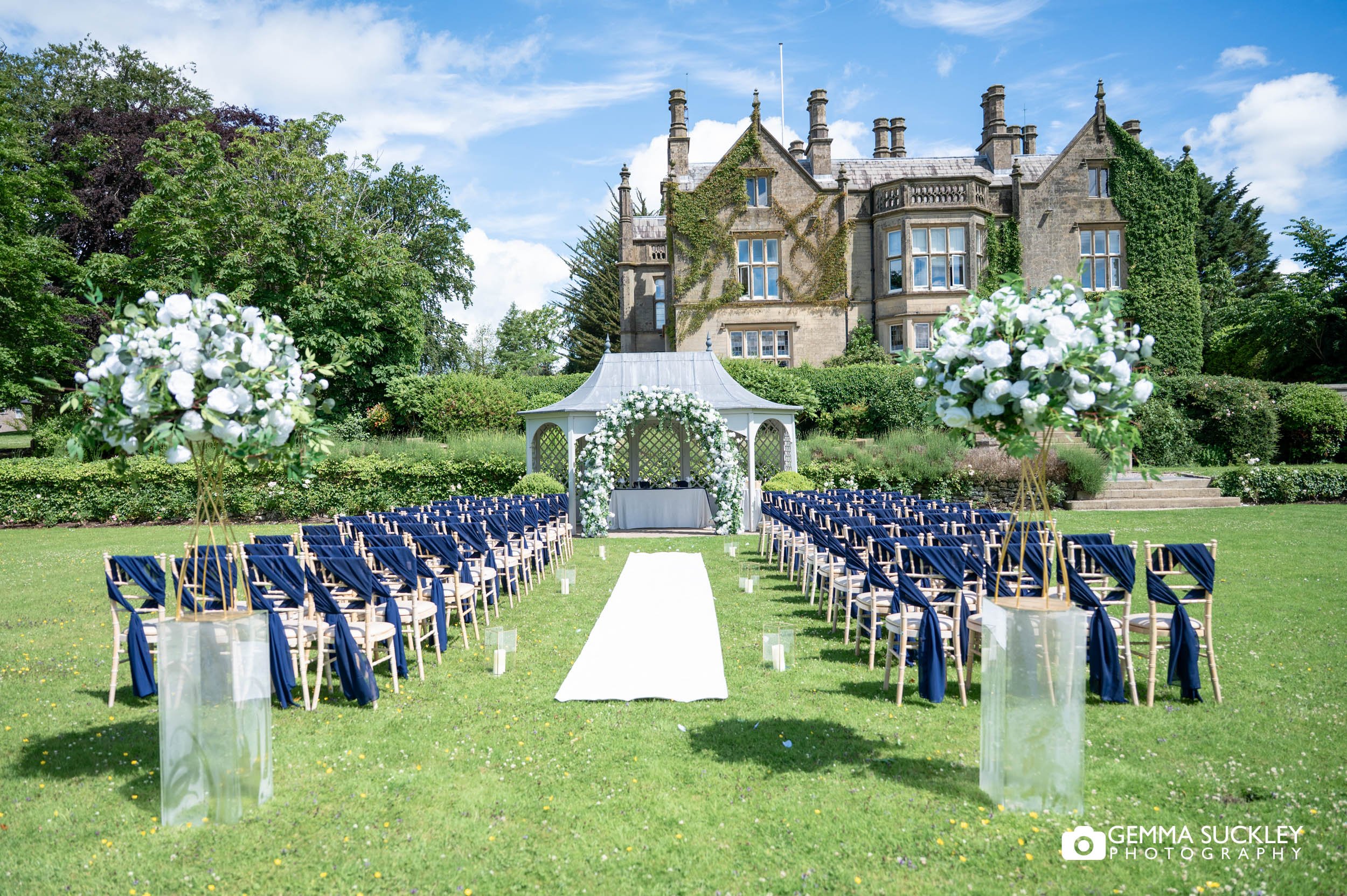Falcon Manor dressed for a summer outdoor wedding ceremony