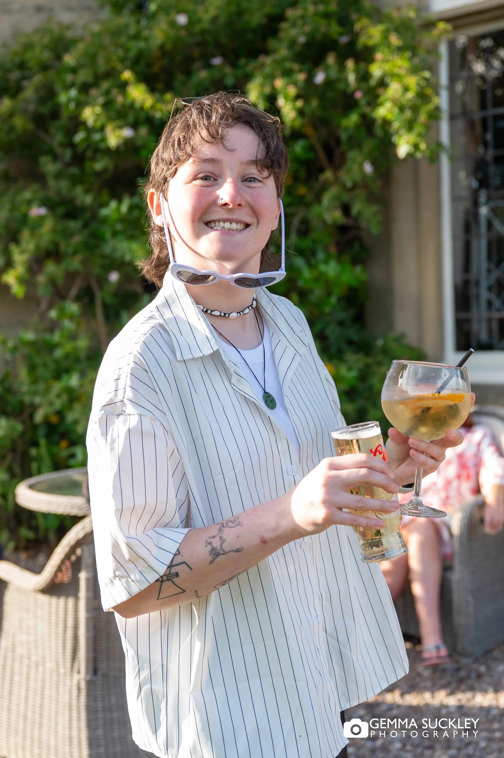 Guest carrying drinks during the reception