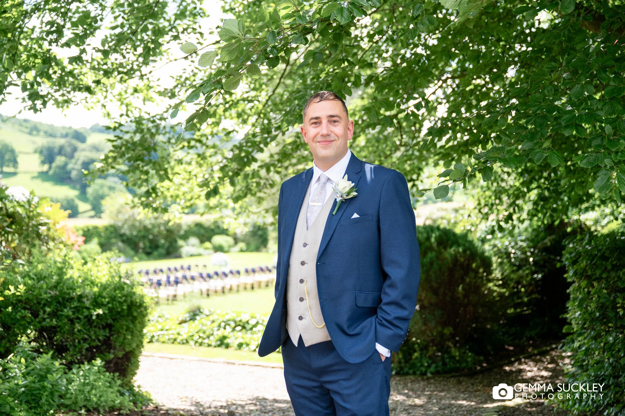 Groom at the falcon manor before the ceremony