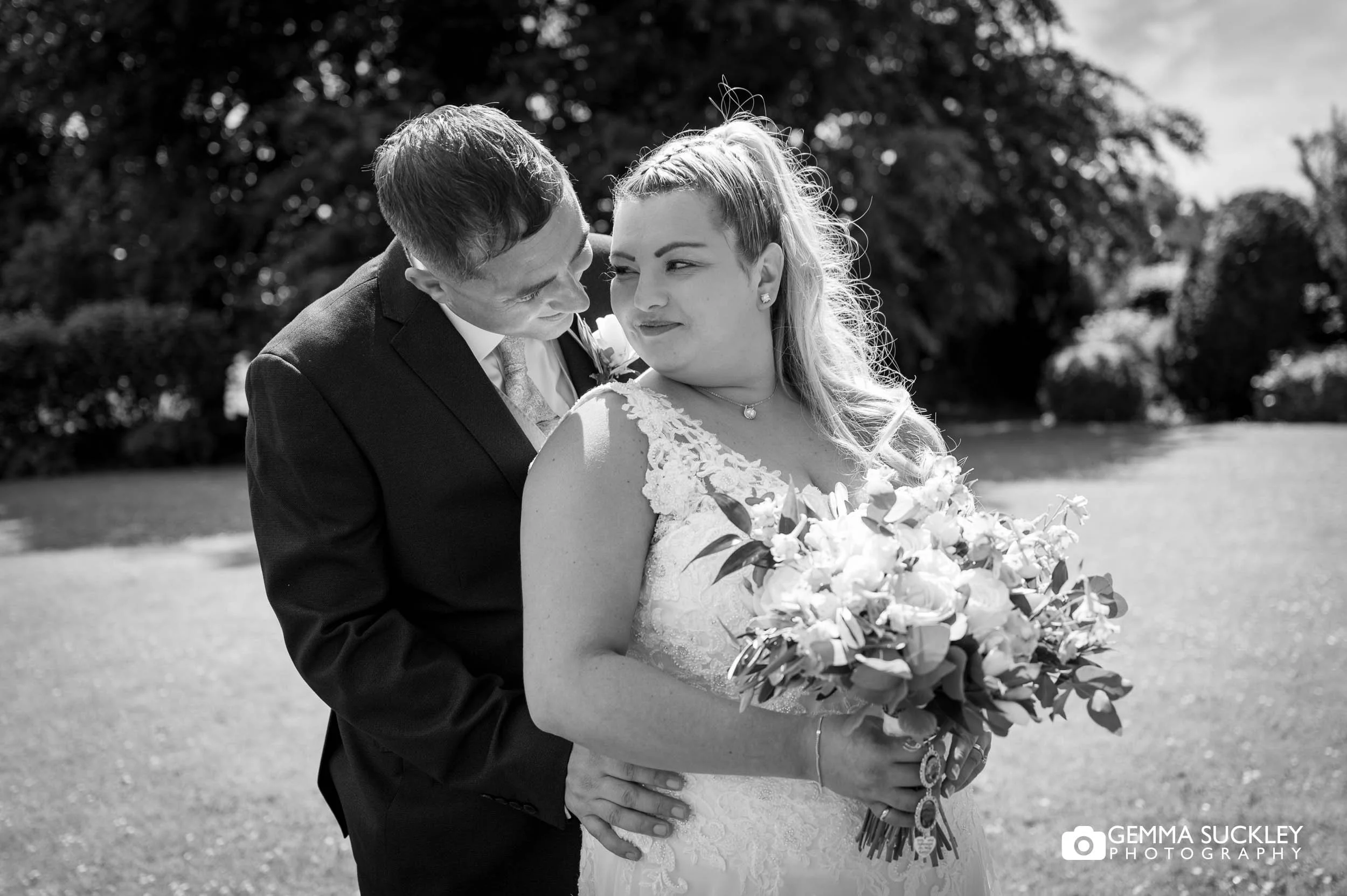 Natural wedding portraits in the gardens at Falcon Manor