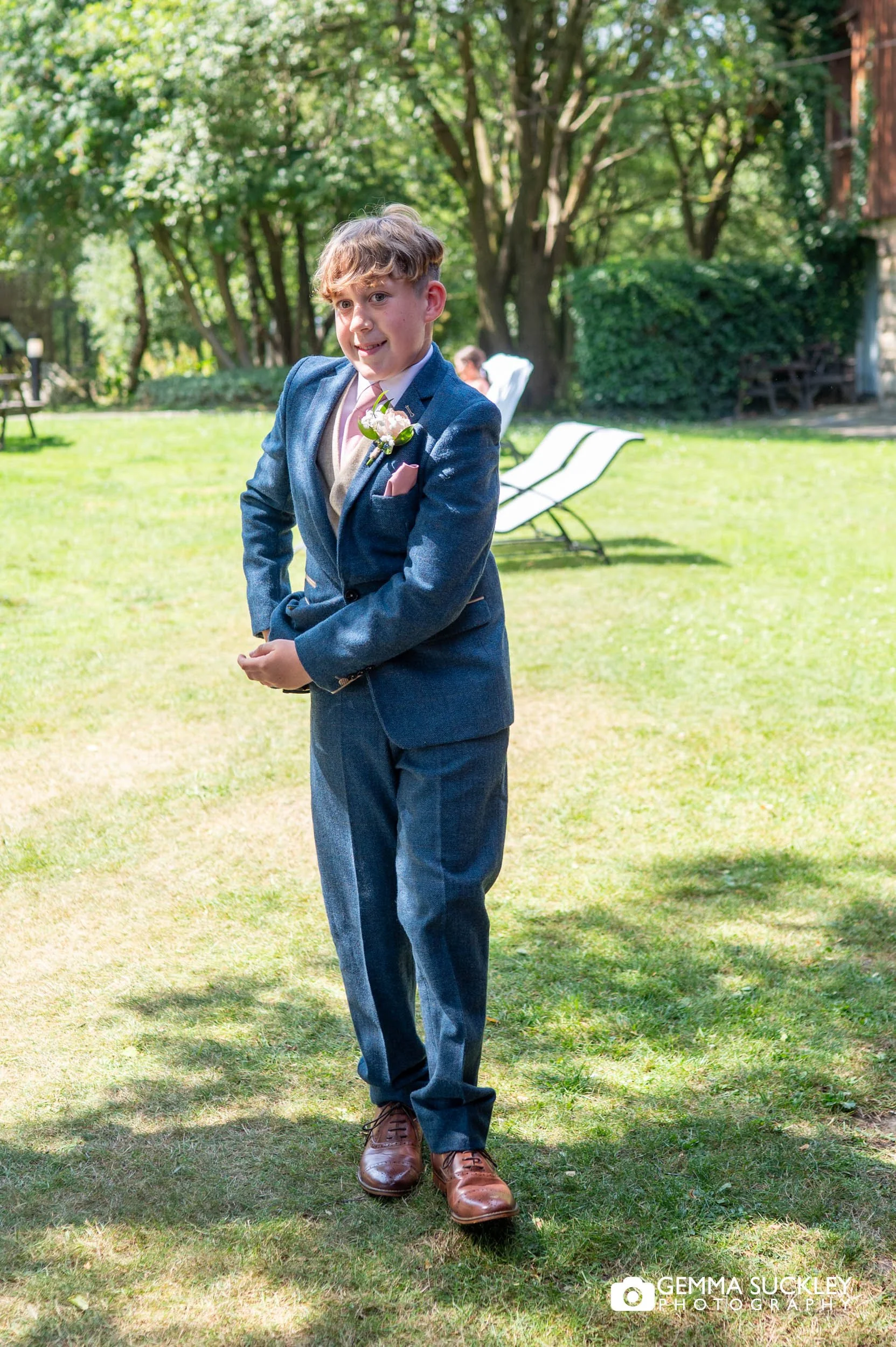 bride son approaching his mum for the first look moment