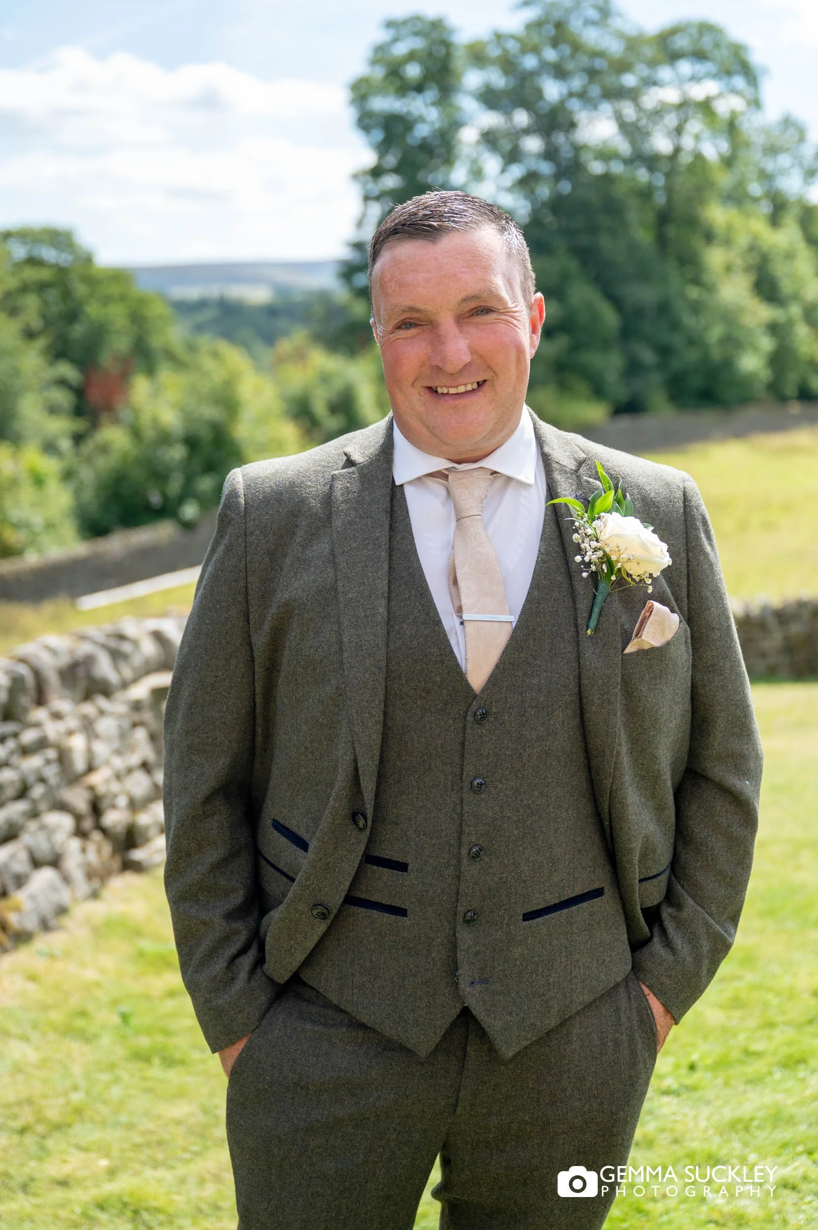 the groom prep wedding ceremony