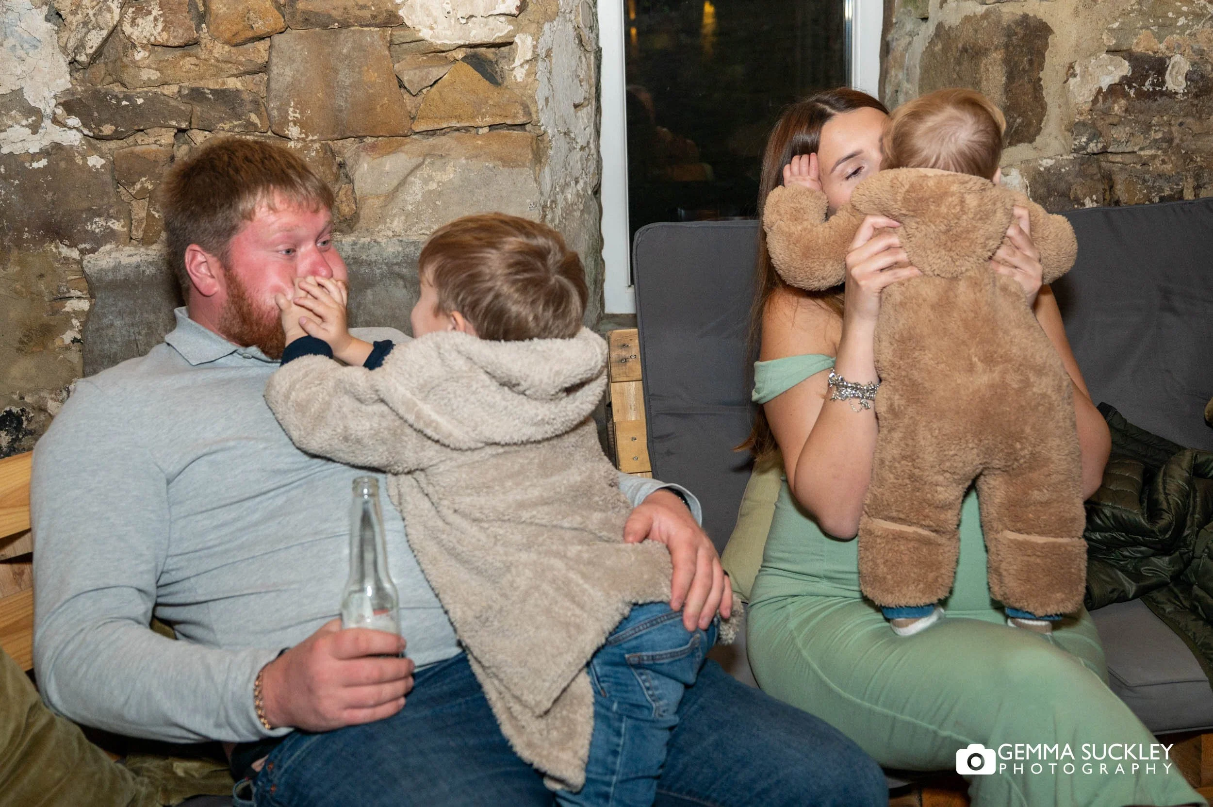 wedding guests playing with their kids