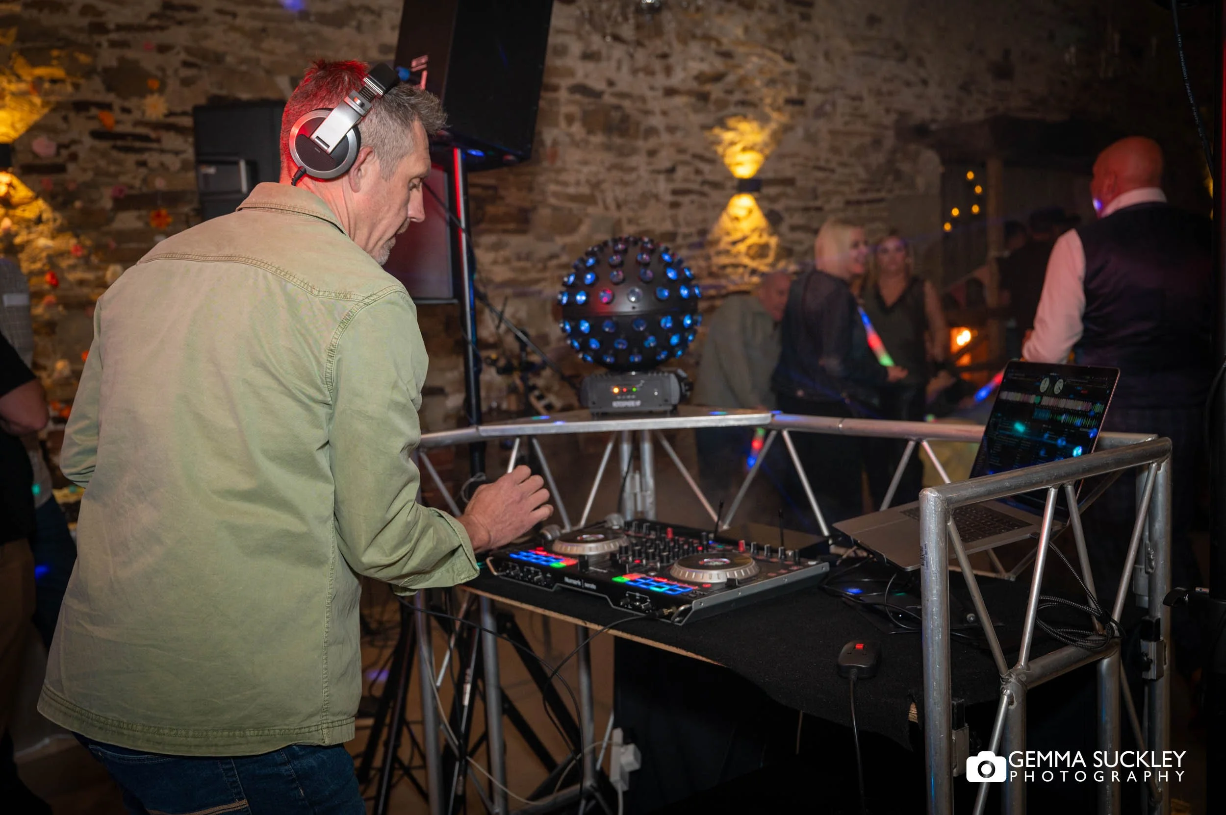 wedding Dj at a barn wedding