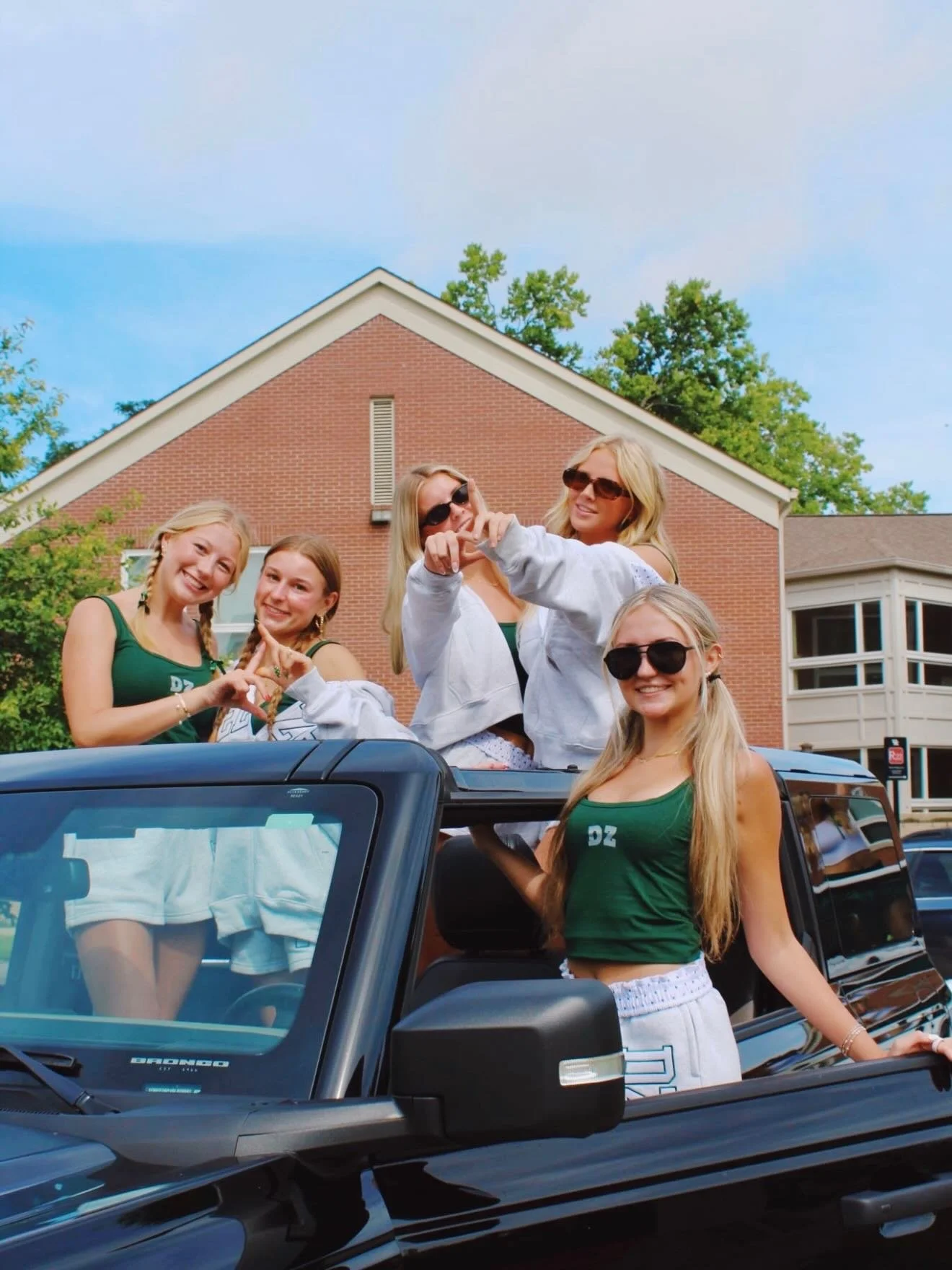 BUCKLE UP!! WE&rsquo;RE GOING TO CAMP DELTA ZETA!!!!🏕️💚

#SPIRITWEEK #KENTUCKY #DELTAZETA #DZ #RECRUITMENT