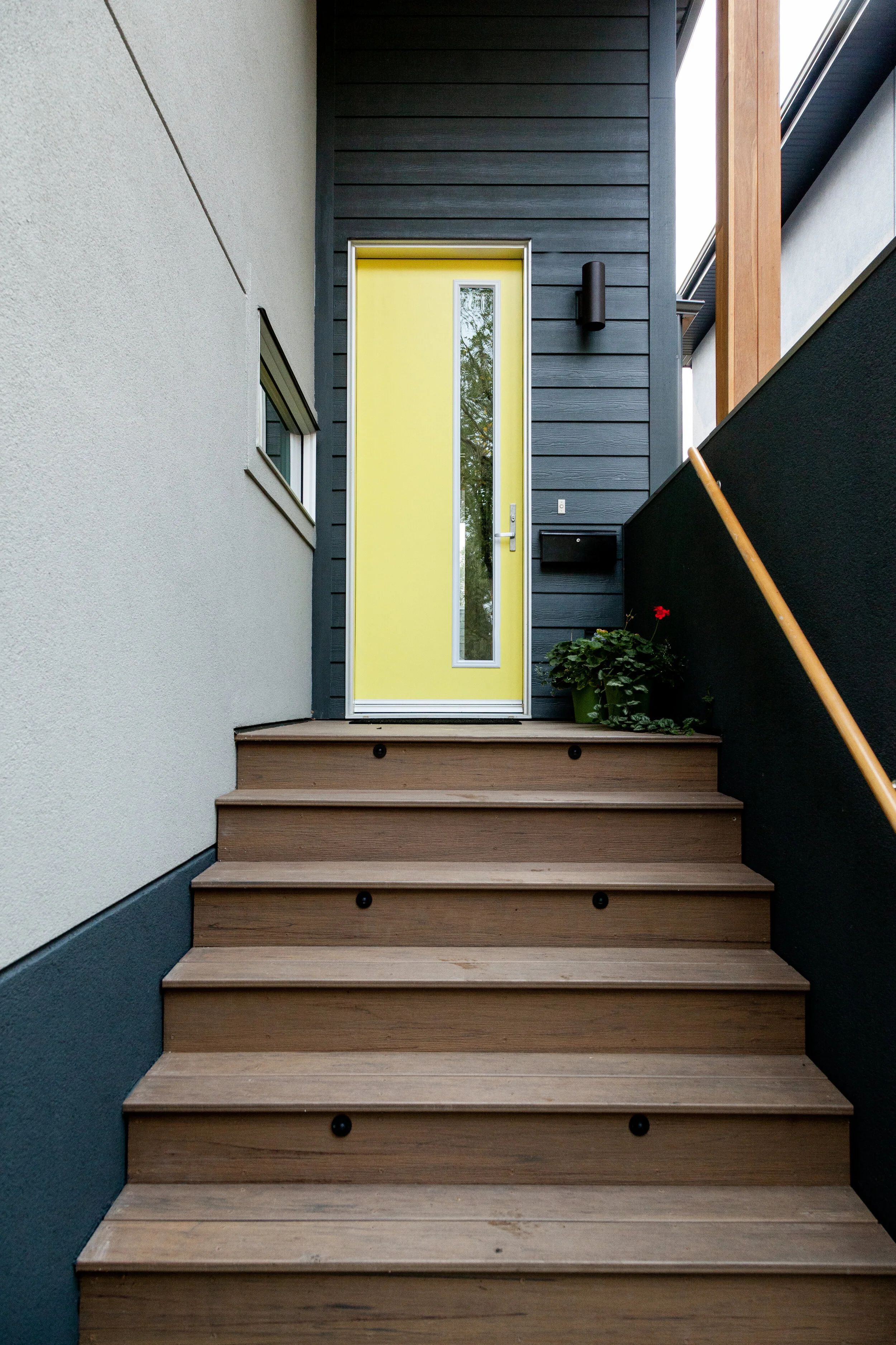 ArtHouse_Residential_Custom_Home_Builders_Infill_Exterior_Front_Door_02.jpg