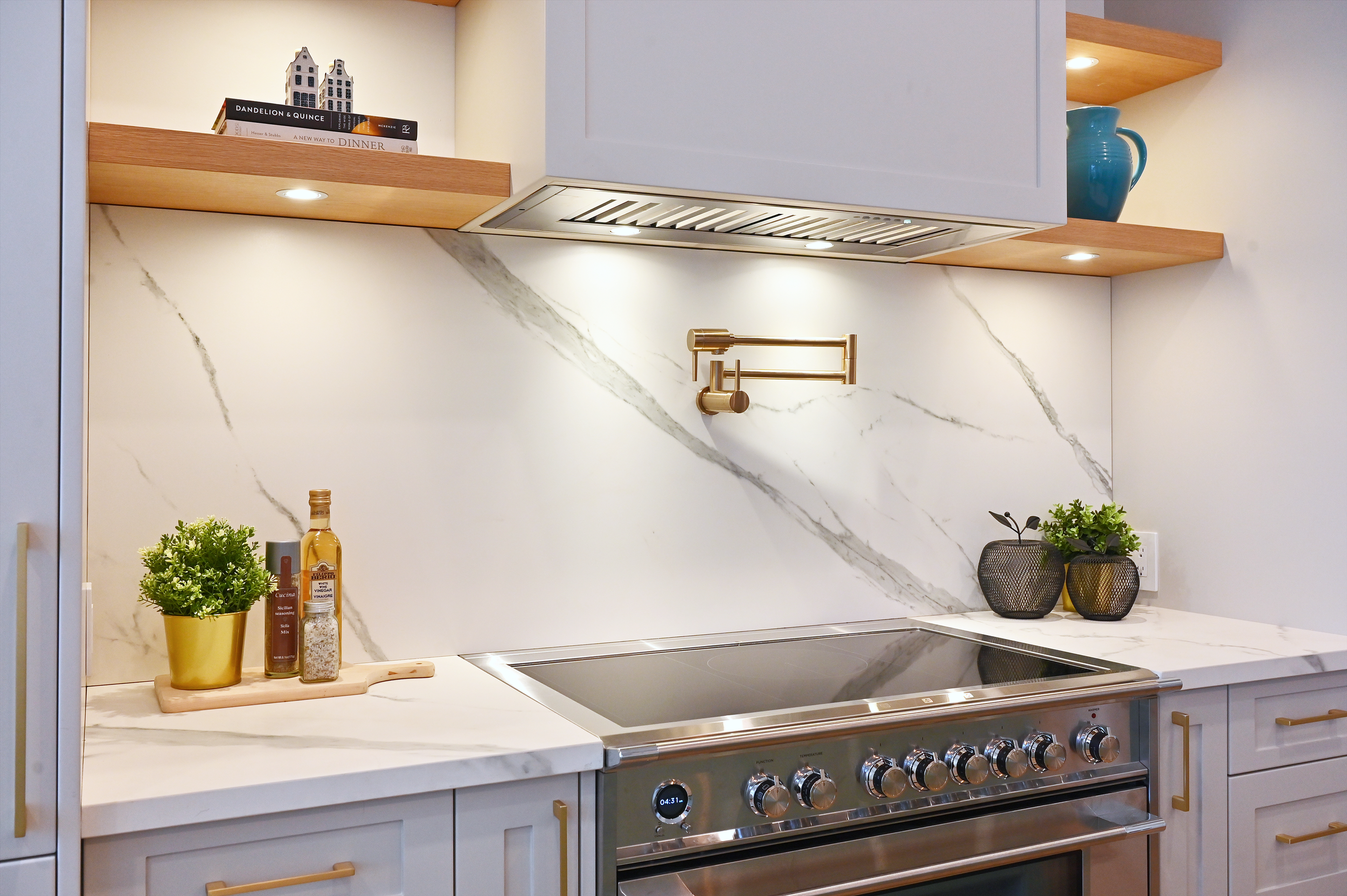 ArtHouse_Residential_Custom_Home_Infill_Parkallen_Edmonton_Builder_Modern_Kitchen_03.png