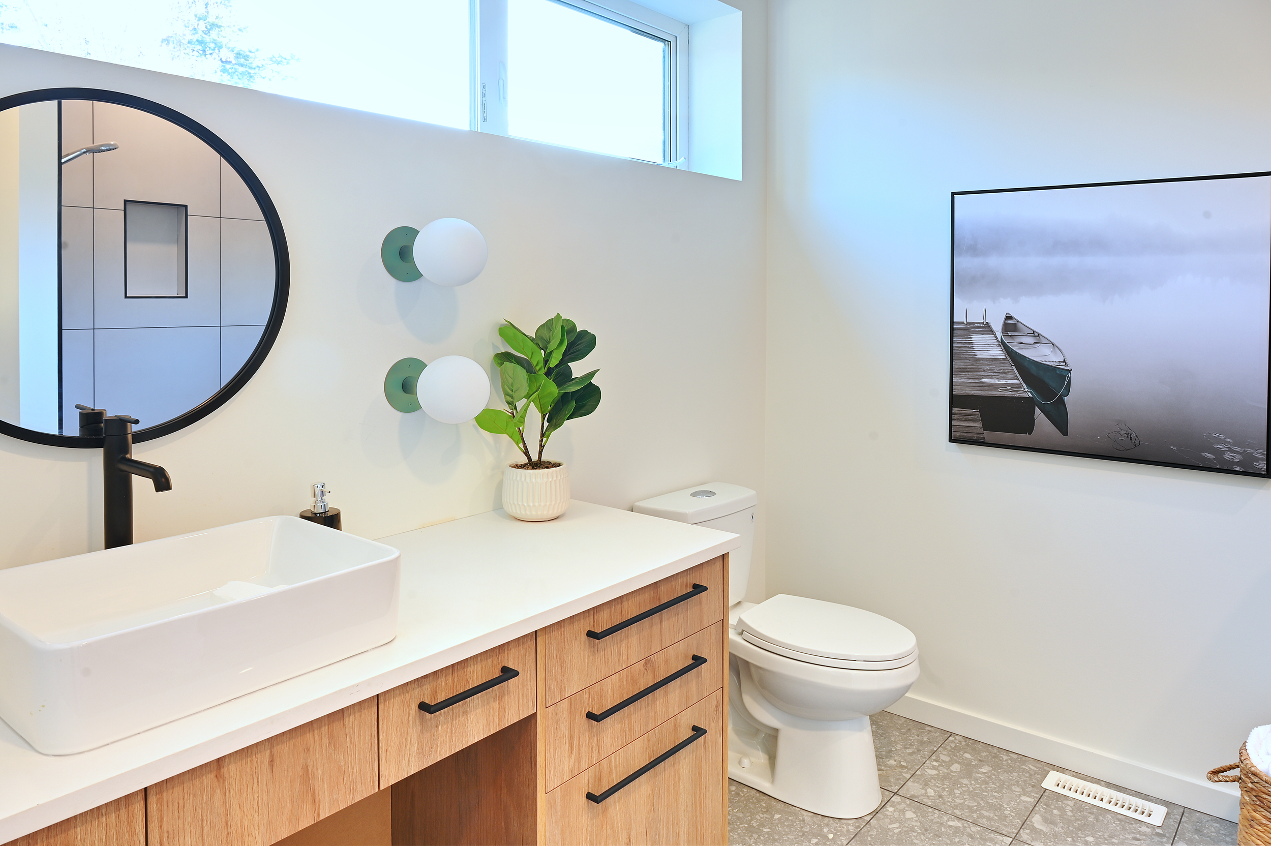 ArtHouse_Residential_Custom_Home_Infill_Windsor_Park_Edmonton_Builder_Age_In_Place_Bathroom_02.png