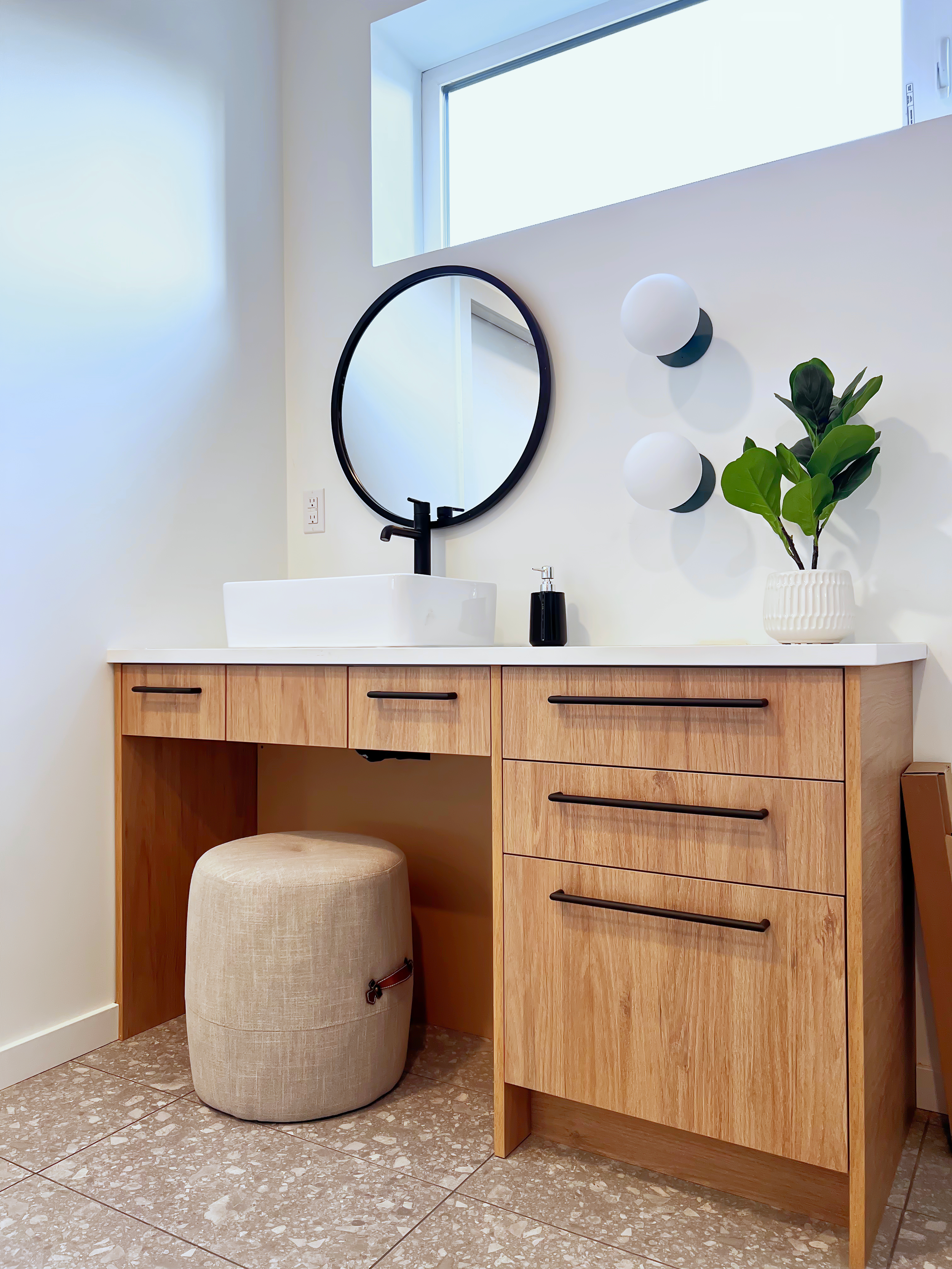 ArtHouse_Residential_Custom_Home_Infill_Windsor_Park_Edmonton_Builder_Age_In_Place_Bathroom_07.png