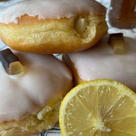 You&rsquo;re going to want to get these! A perfect summer day in August includes these soft fluffy &ldquo;Dirty Soda&rdquo; donuts filled with root beer flavour, citrus twist and Whipped topping.  White fondant and a bottle candy caps these donuts of