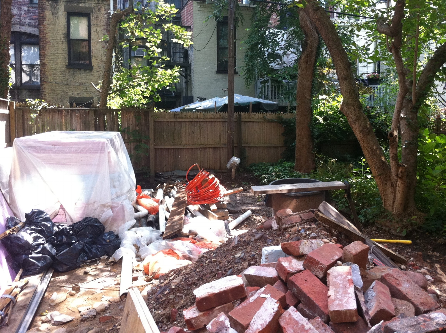 The contractors are finally gone. The house is perfect but the outside space is a disaster. It's hard to know where to begin. Jay Gardens will help you uncover the uniqueness of your space.