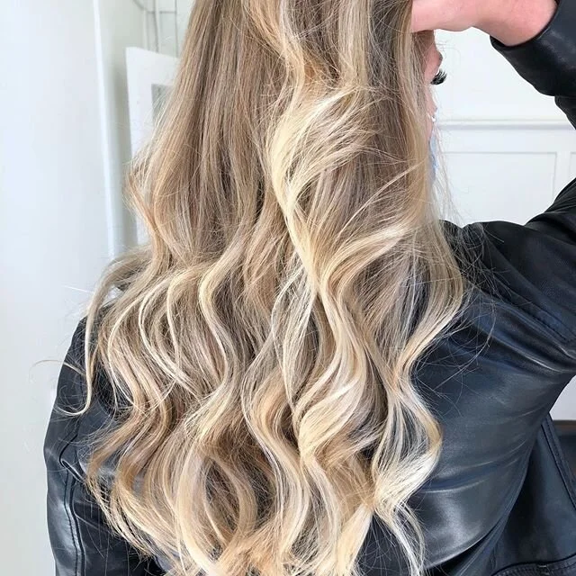 Partial Balayage by Grace - @gracebeautyco .
.
.

#heartwoodhair #yyjhair #redkenshadeseq #schwarzkopfprofessional #blondemeschwarzkopf #foilmefoils #behindthechair #yyjsalon #yyjhairstylist #yyjbeauty #yyjlashes #yyjevents #yyjstyle #viccity #balaya