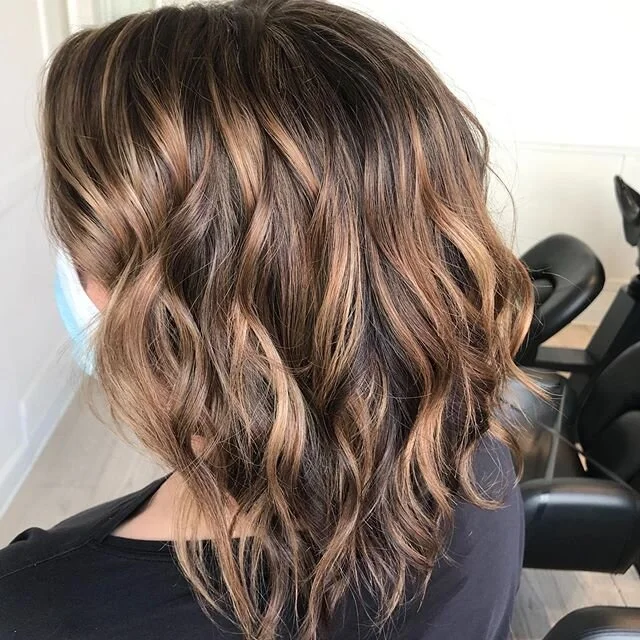 Partial Highlights &amp; Cut. To help blend in some greys by Dayla - @daylaweiss.hairstylist .
.
.

#heartwoodhair #yyjhair #redkenshadeseq #schwarzkopfprofessional #blondemeschwarzkopf #foilmefoils #behindthechair #yyjsalon #yyjhairstylist #yyjbeaut