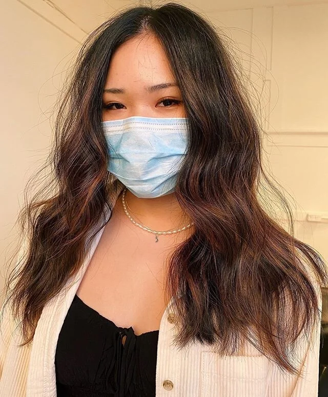 From black box dye to THIS! - Sabrina 
@sabrinafetterkindhair .
.
.

#heartwoodhair #yyjhair #redkenshadeseq #schwarzkopfprofessional #blondemeschwarzkopf #foilmefoils #behindthechair #yyjsalon #yyjhairstylist #yyjbeauty #yyjlashes #yyjevents #yyjsty
