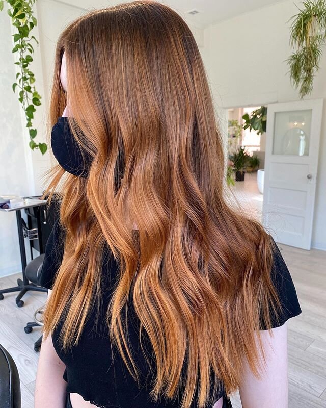 A fresh toner for this gorgeous redhead. Balayage completed in January by Sarah - @hairbyreddragon .
.
.

#heartwoodhair #yyjhair #redkenshadeseq #schwarzkopfprofessional #blondemeschwarzkopf #foilmefoils #behindthechair #yyjsalon #yyjhairstylist #yy