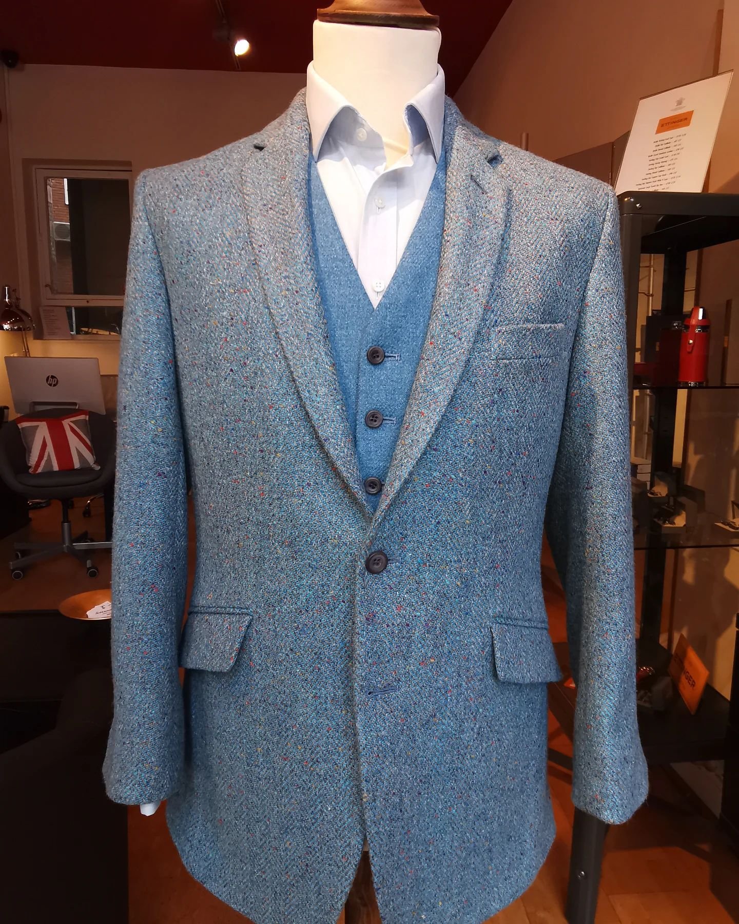 Keep out the chill whilst keeping your coooool!! 💙

#Bespoke #menswear #womenswear #Style #Design #clerkenwell #handmade #inspiration #tailoring #Britishmade #colourpop #lgbtqia #choice #quality #wool #blue #tweed #tweedporn