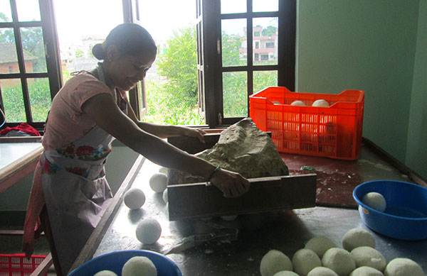Our wool dryer balls are handmade in Nepal with 100% New Zealand wool, sourced for high quality and fair trade.