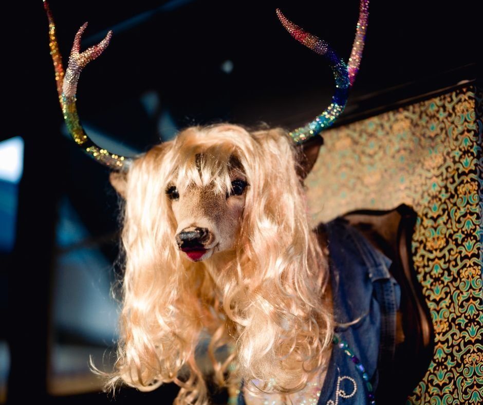 🦌🎶 Introducing the Queen of Country with a Twist: Doelee Pardon! 🎶🦌

📸 Country royalty is in the house at #chopsimpsonville - none other than the legendary Dolly Parton reimagined as a majestic deer head! 🌟💈 With her signature charm and style,