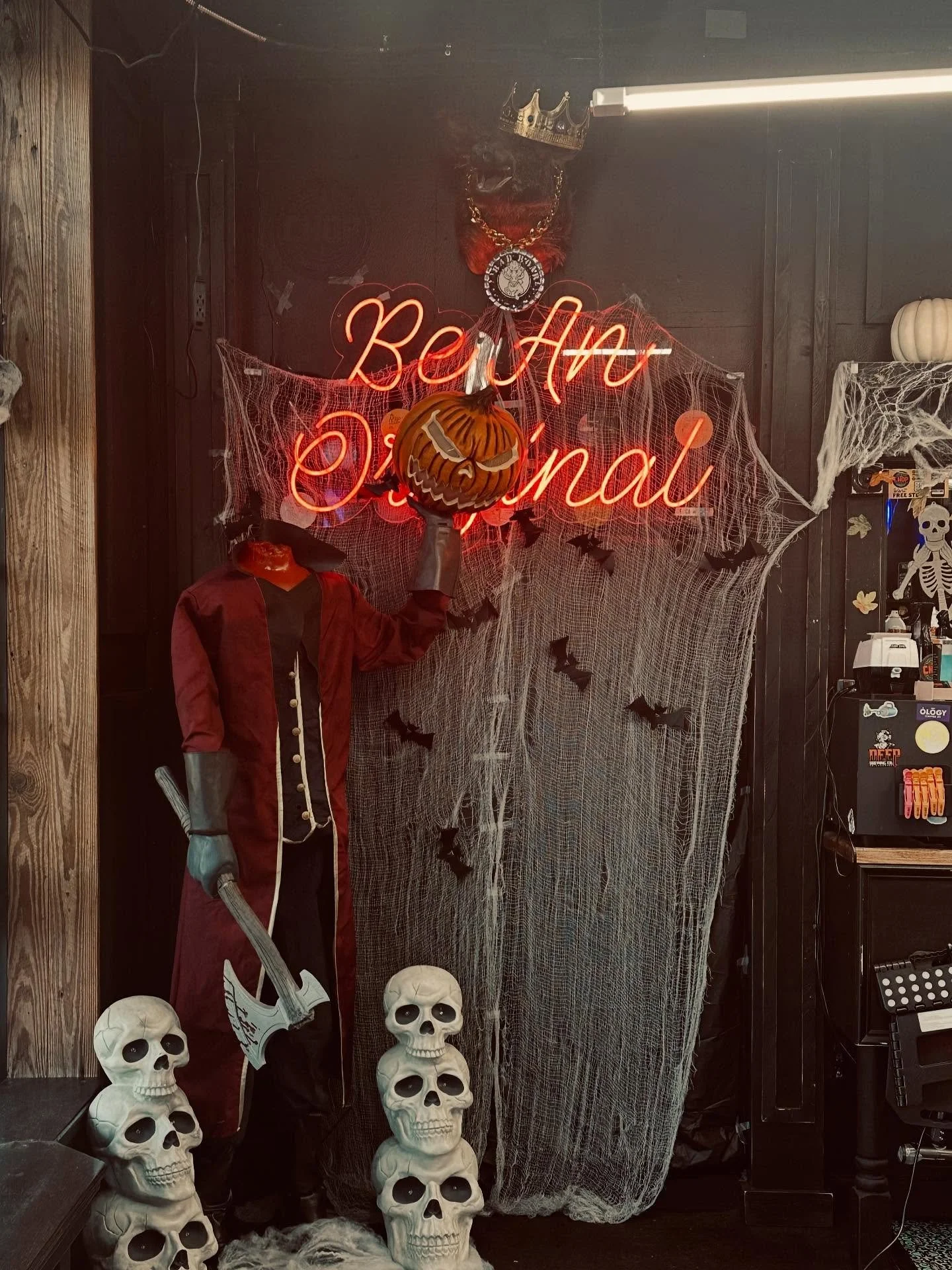 🎃 Let the Halloween competition begin 🎃 CHOP Barbershop does a contest every October for best group🏆as well as best individual costume🏆 voting will on Halloween👻 May the best ghoul win☠️