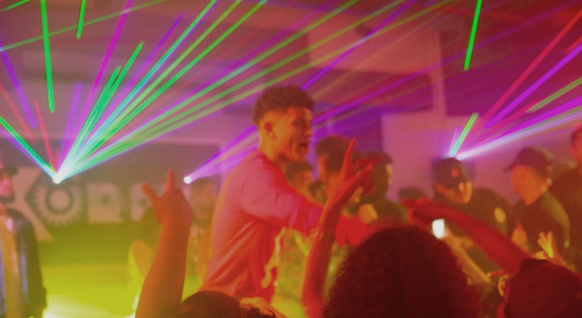 Mateo Sun on the mic at Korova by Elizabeth Aguilar