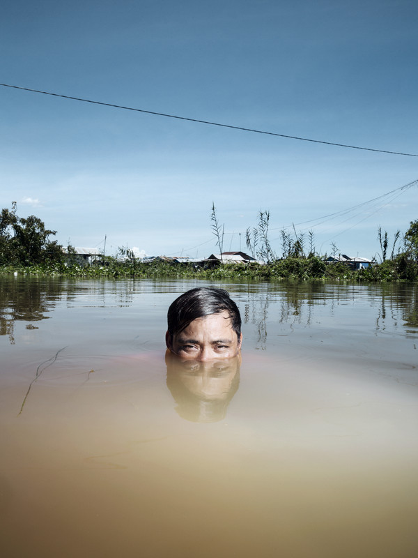 Vieng Yang Nang, lives in the floating village of Chong Koh, where he is a fisherman. 3,908 villagers live on about 750 floating homes in the village