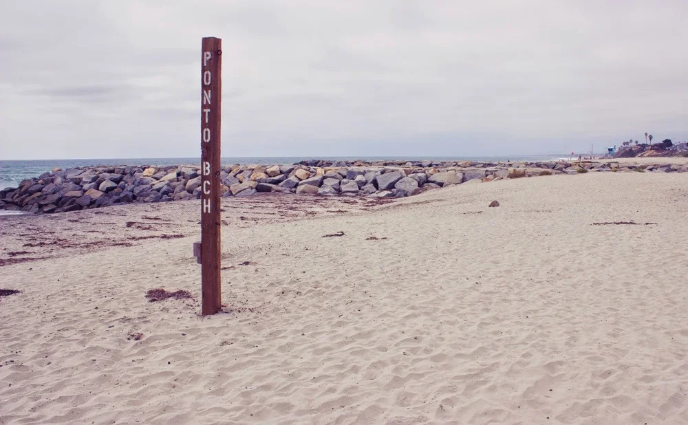 FREE PEOPLE ON THE BEACH