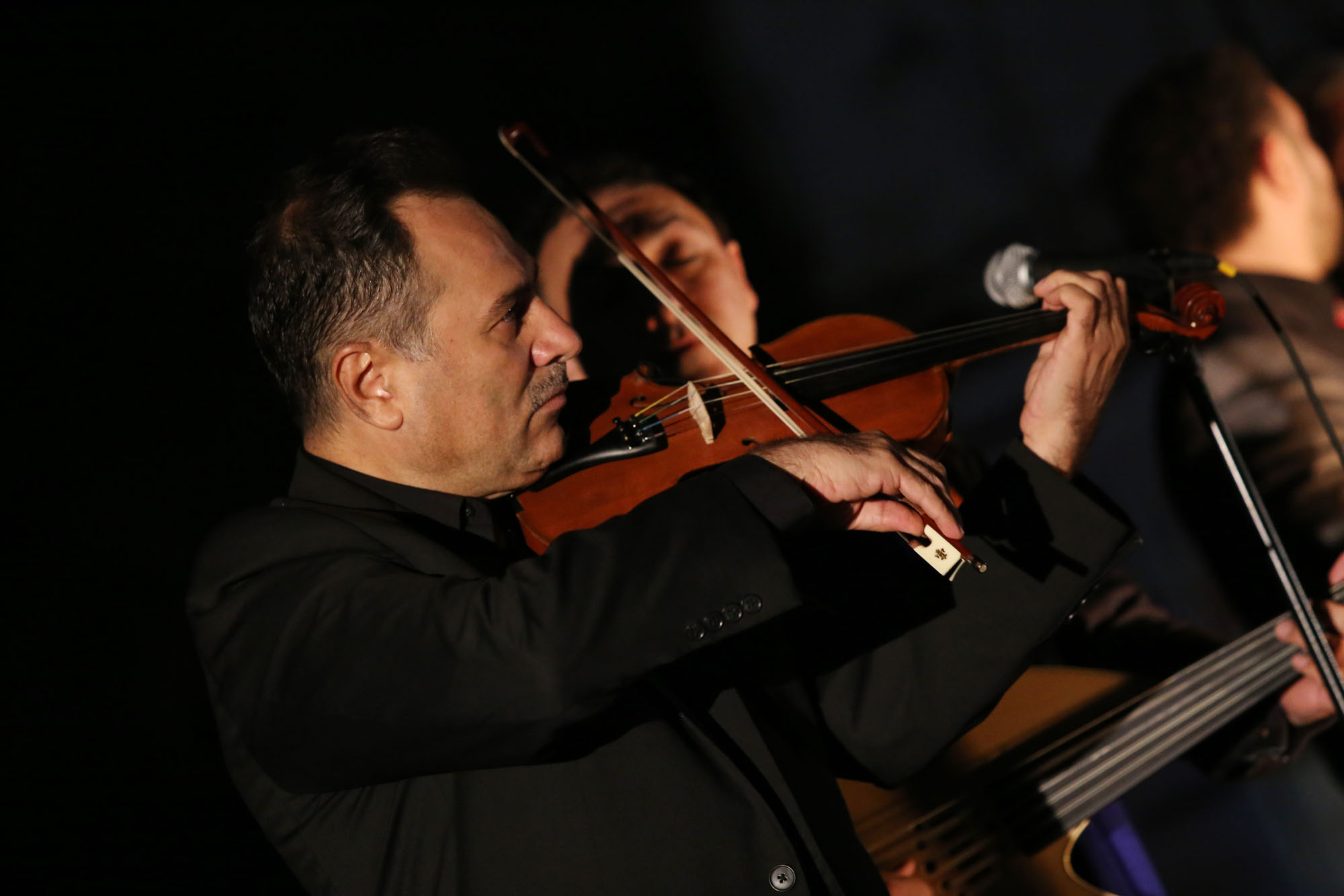  A violinist plays traditional Syrian music at Photoville's Opening Night presentation by Newest Americans. (Photo by Anthony Alvarez) 