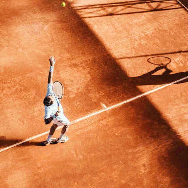 Many of the shoulder injuries we see in tennis players, occur gradually over time and are commonly due to poor shoulder blade function (Scapular Diskinesia) or positioning (Scapula Posture) combined with repeated actions, such as the 'serve' which ac