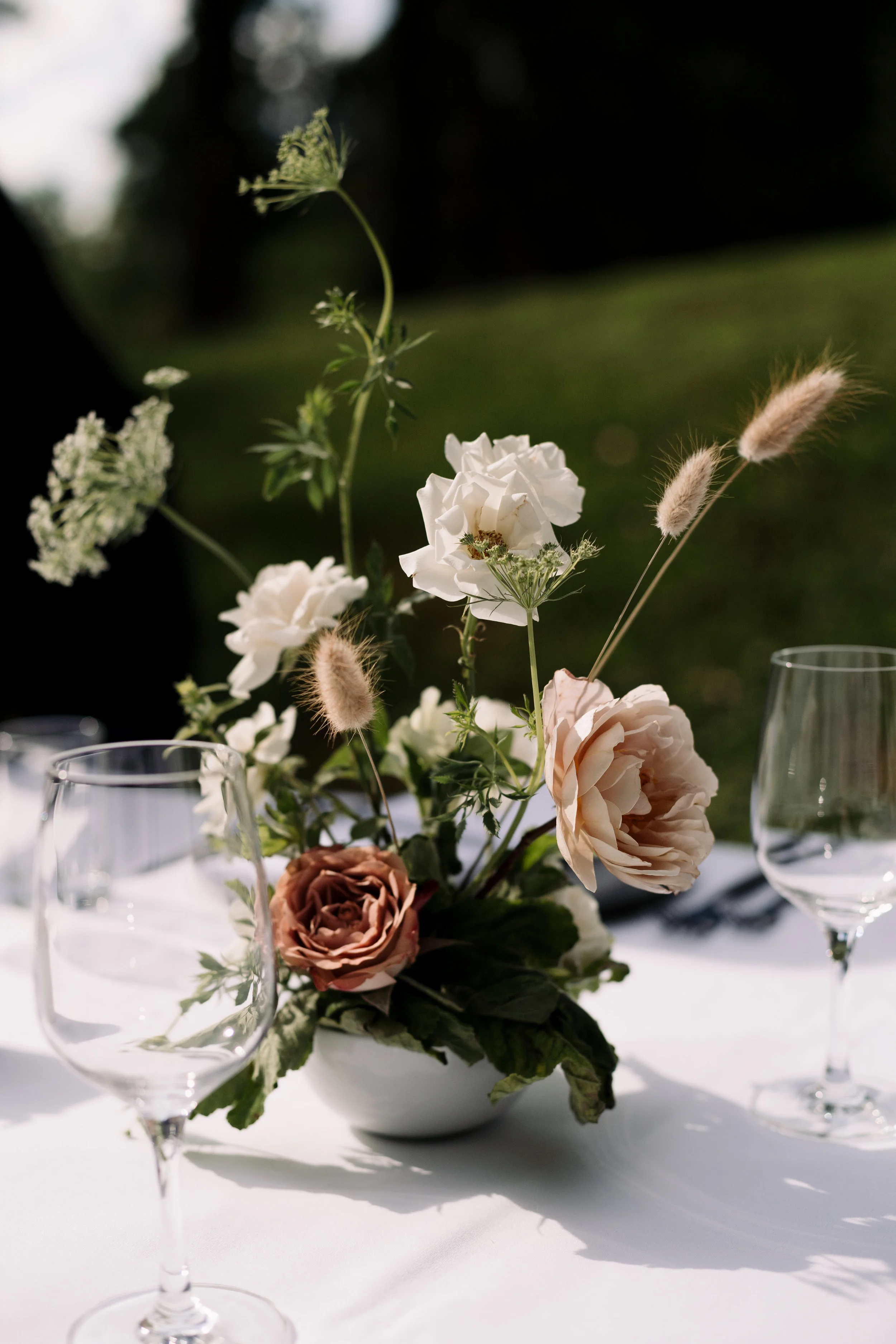 minimalist floral laguna gloria austin wedding.jpg