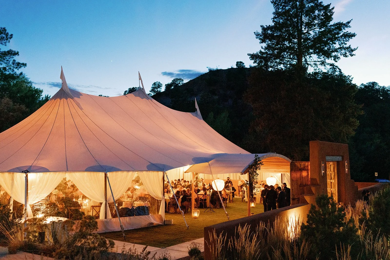 JuliaandMosesSantaFe_BishopsLodge_Fall_Wedding_Sunset83.jpg