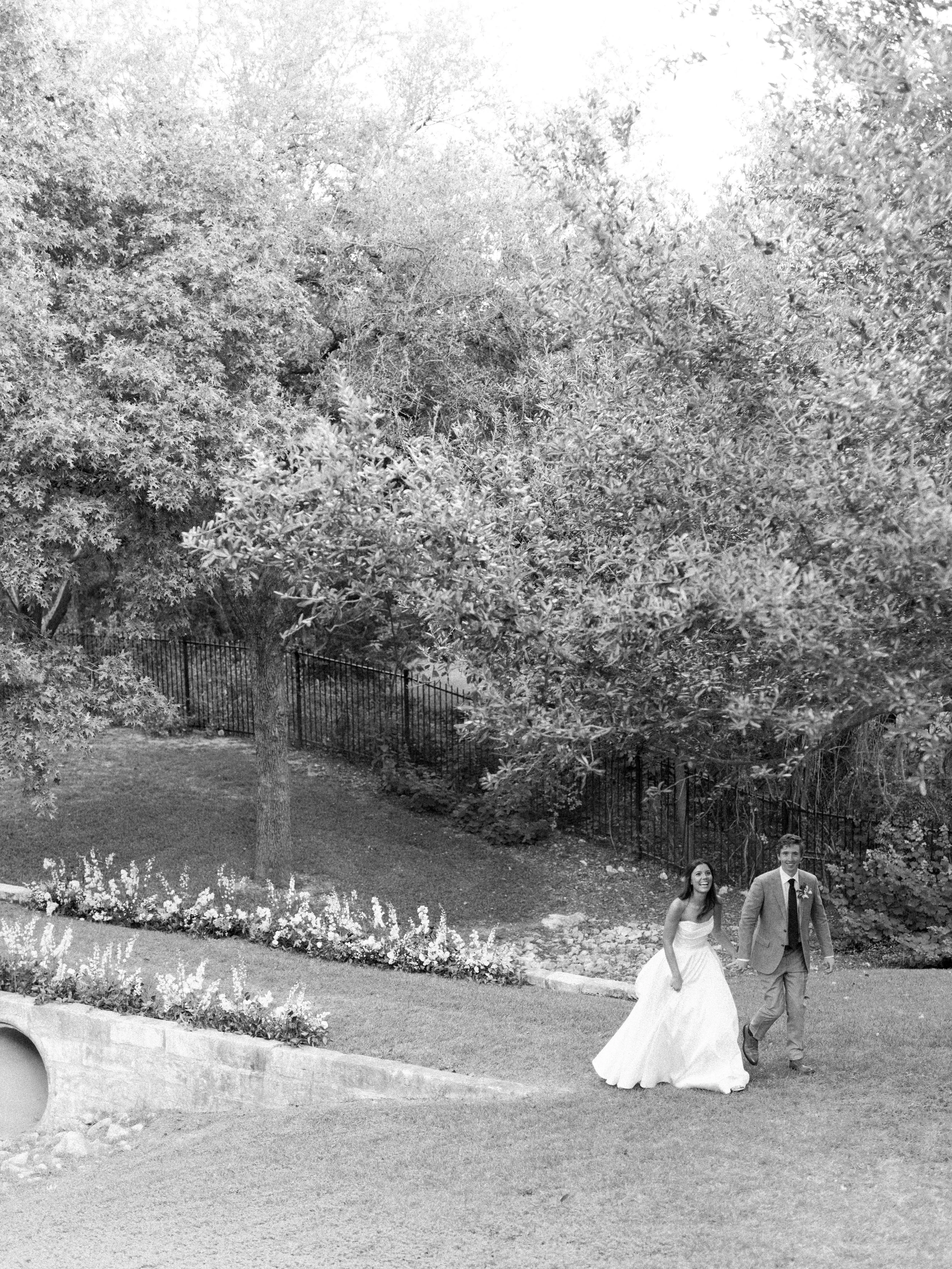 SandAAustin_Texas_PrivateEstate_Spring_Wedding_ItalianVilla37.jpg