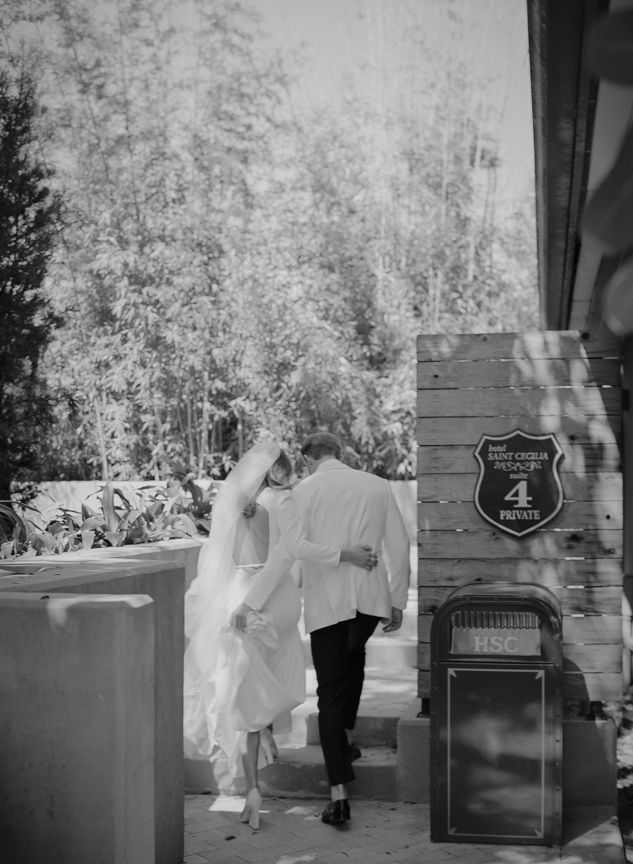 H&J_LagunaGloria_Austin_Spring_Wedding_Music15.jpg