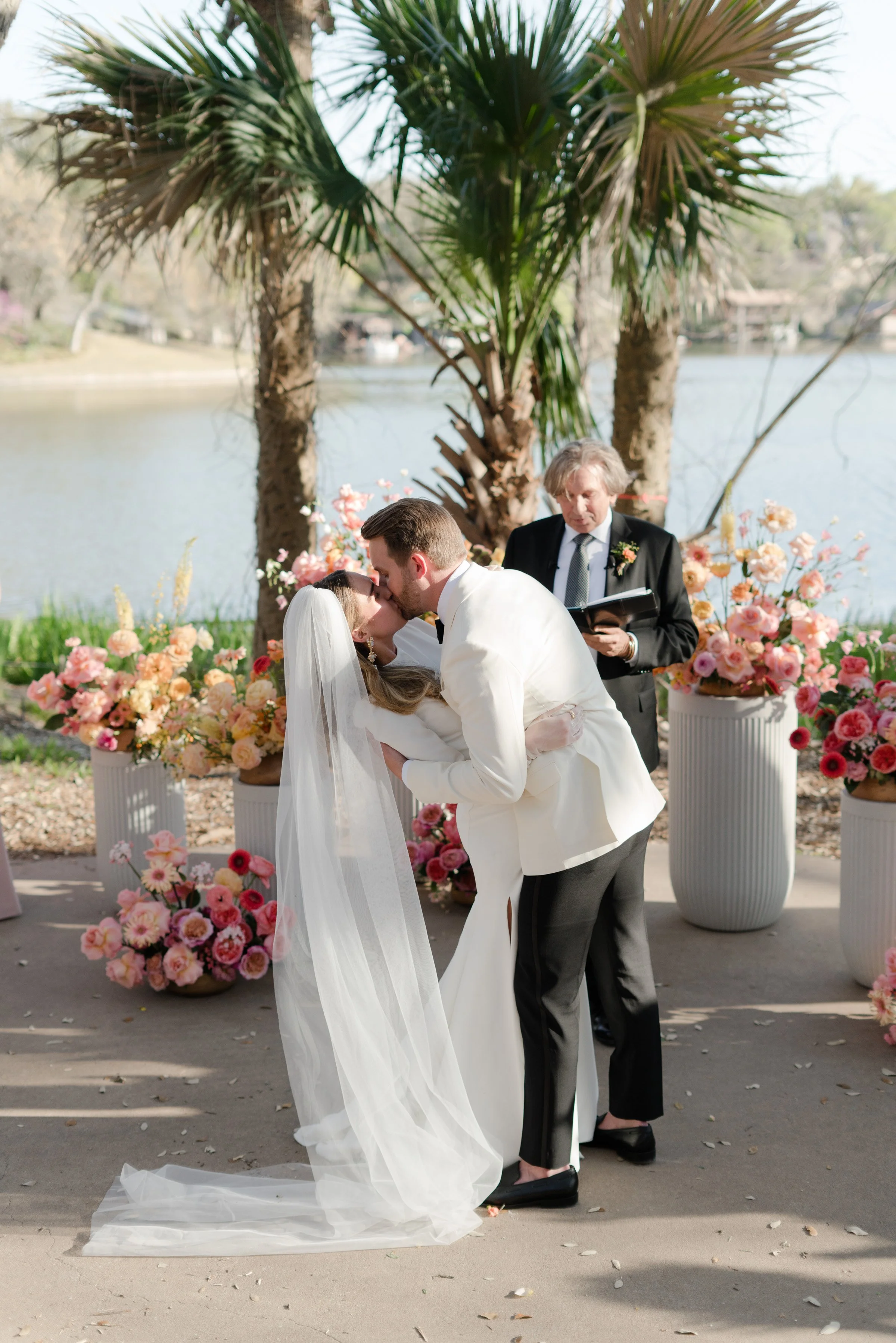 H&J_LagunaGloria_Austin_Spring_Wedding_Music99.jpg