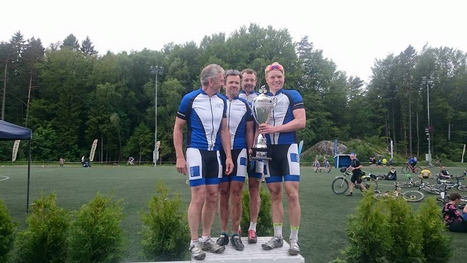 Vi fikk med oss denne svære pokalen i år også. Godt jobba gutta! :-) 