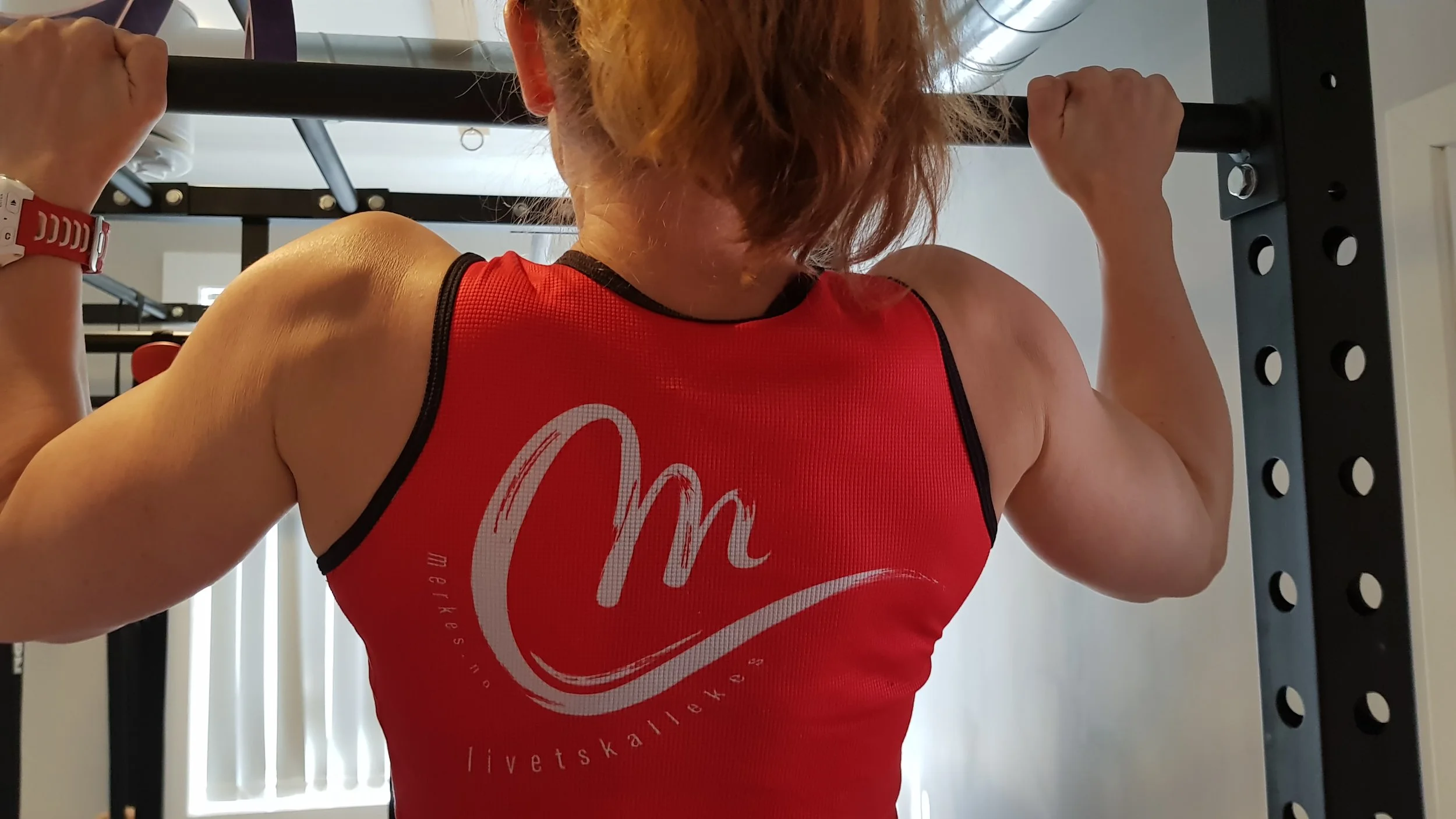 Selvsagt kan også voksne mødre som "pusher 50" ta pullups!! Jeg trener styrke og elsker det, men jeg trener litt, ofte og smart.