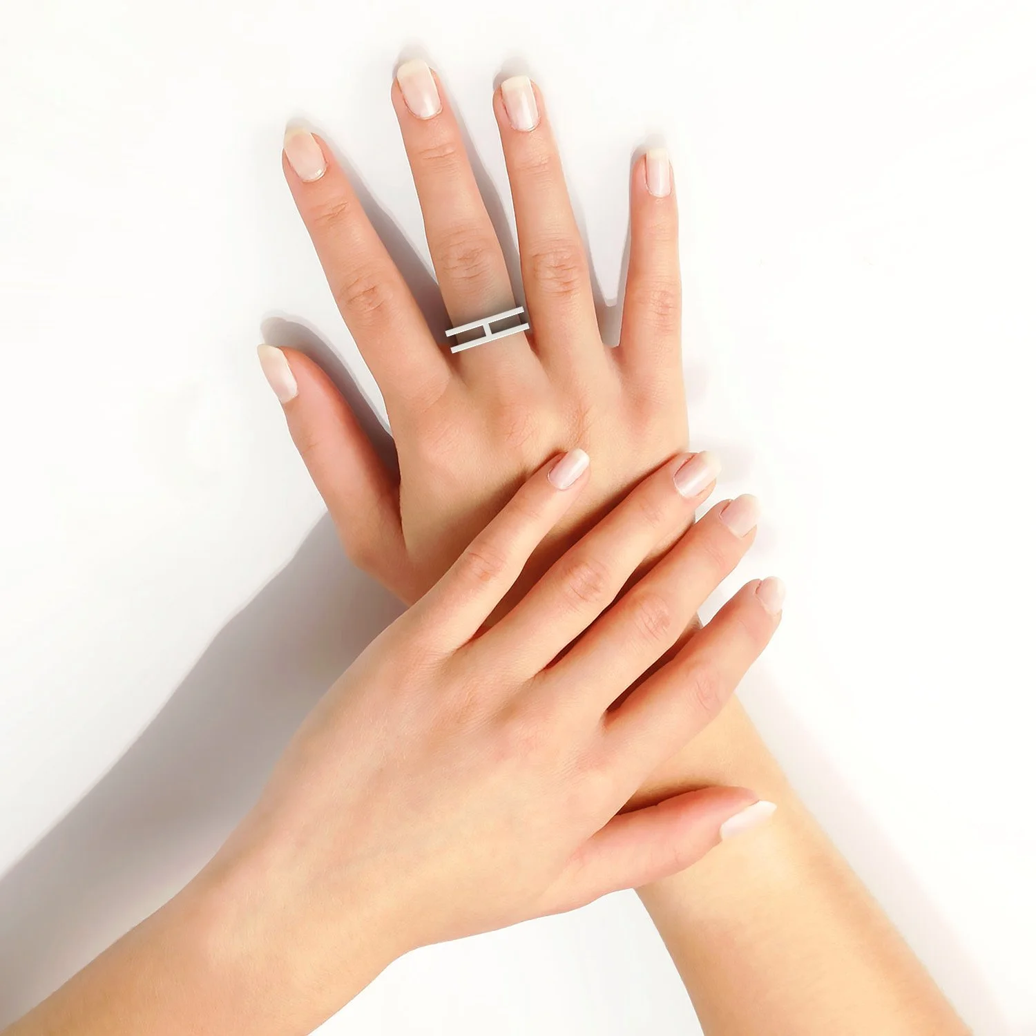 TYPE Buchstaben RINGS Hand H 2021.15.jpg