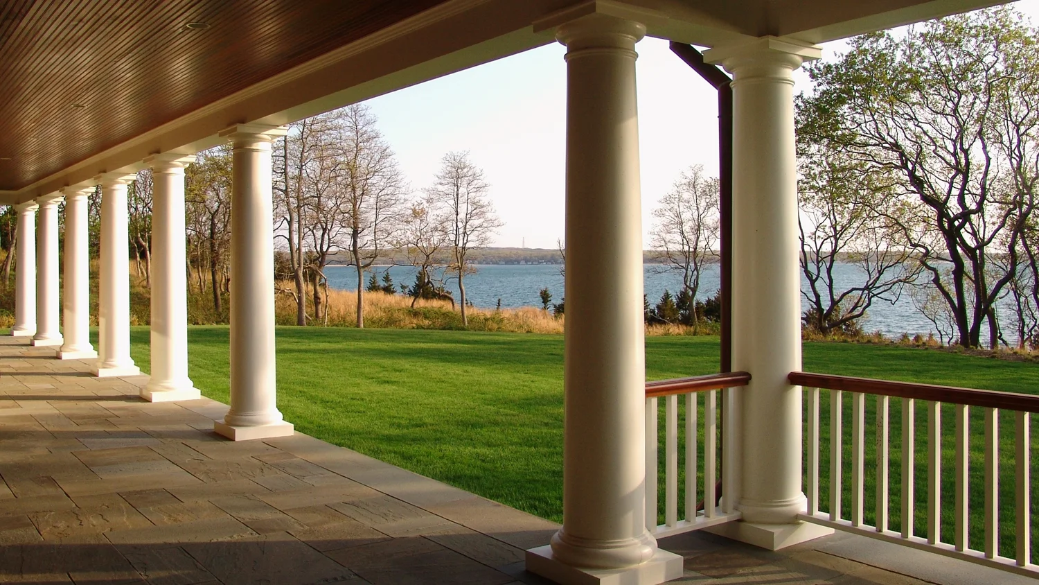LaGuardia Brown Columns 2694.jpg