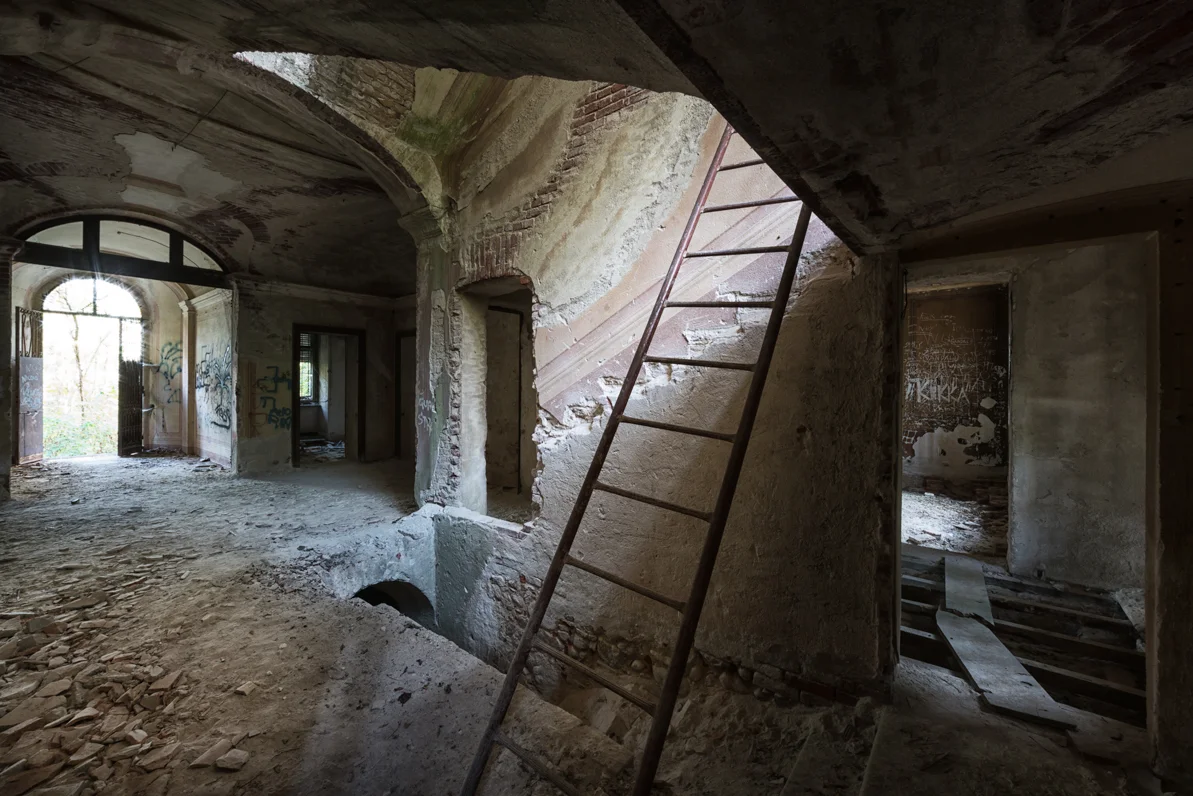 Cridis_Mansion_03.jpg