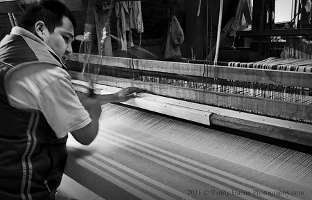 Loom in action Nikon D3s, 24-70 zoom @40mm, ISO 320, 1/15 sec @ f/8.0