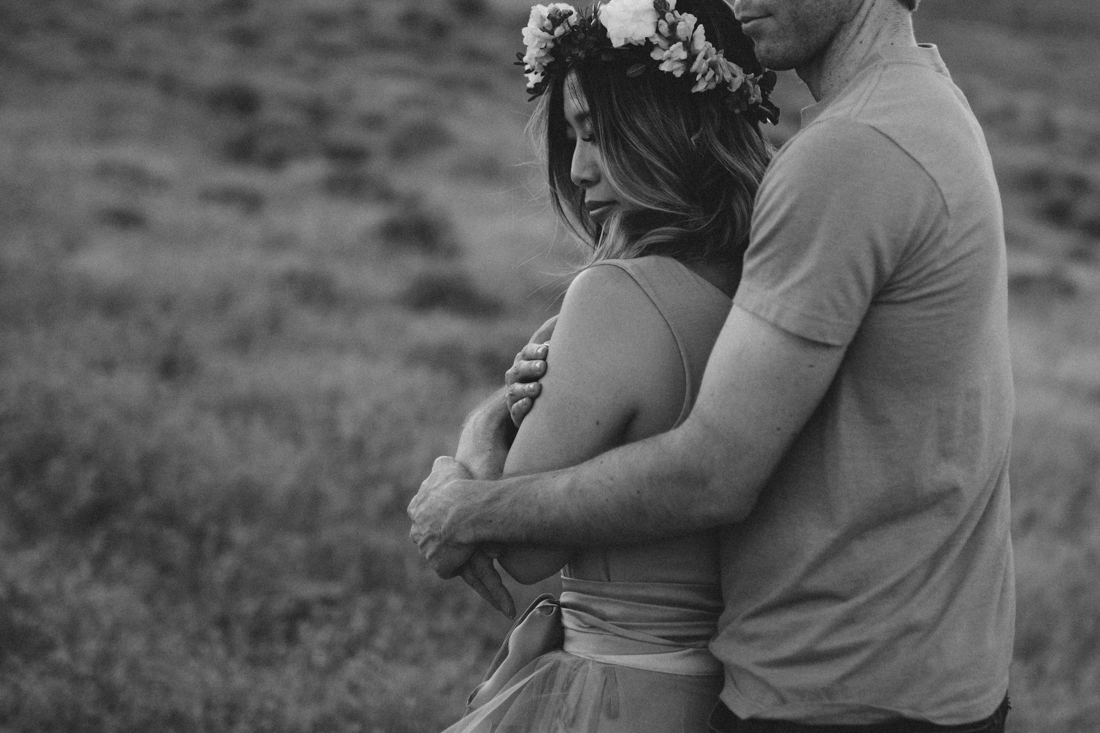 couple embracing each other for their anniversary session 