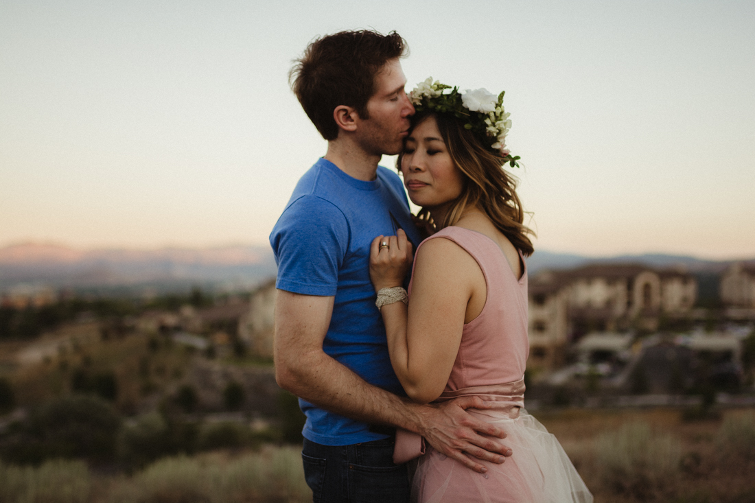 couple hugging each other for their anniversary session 