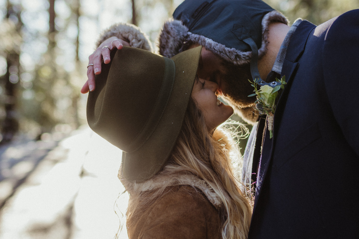 Nevada City, California wedding couple going in for a kiss photo